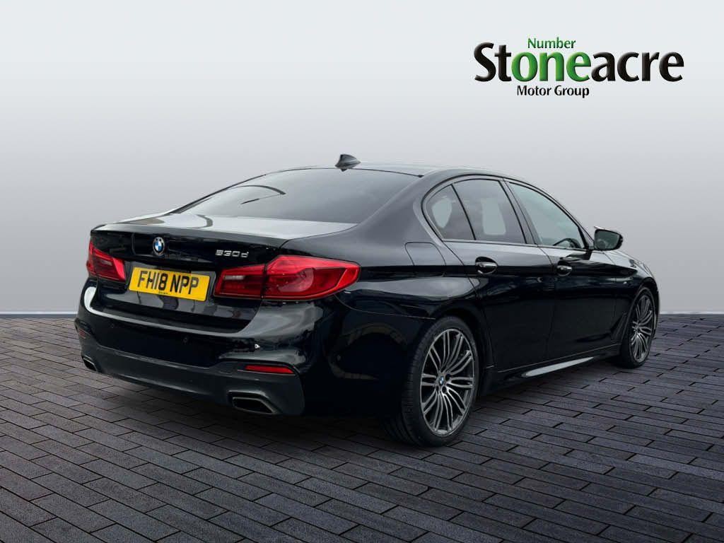 BMW 5 Series Image 7