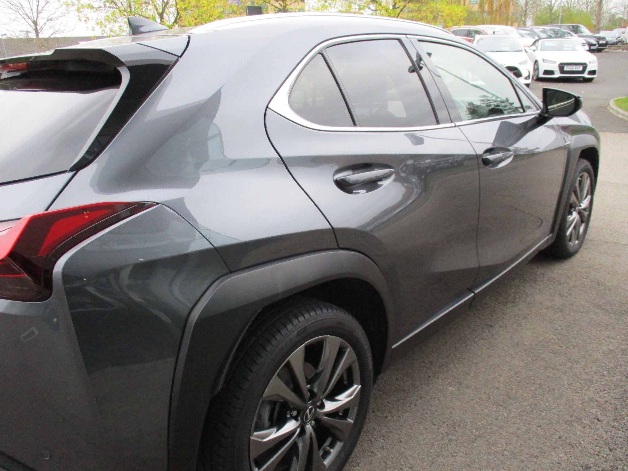 Lexus UX Image 38