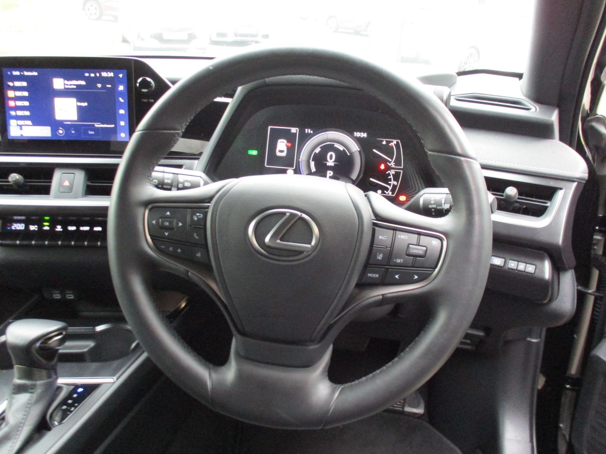 Lexus UX Image 14