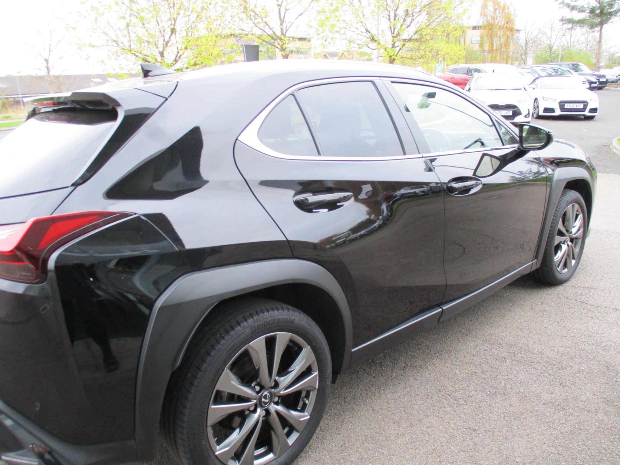 Lexus UX Image 38