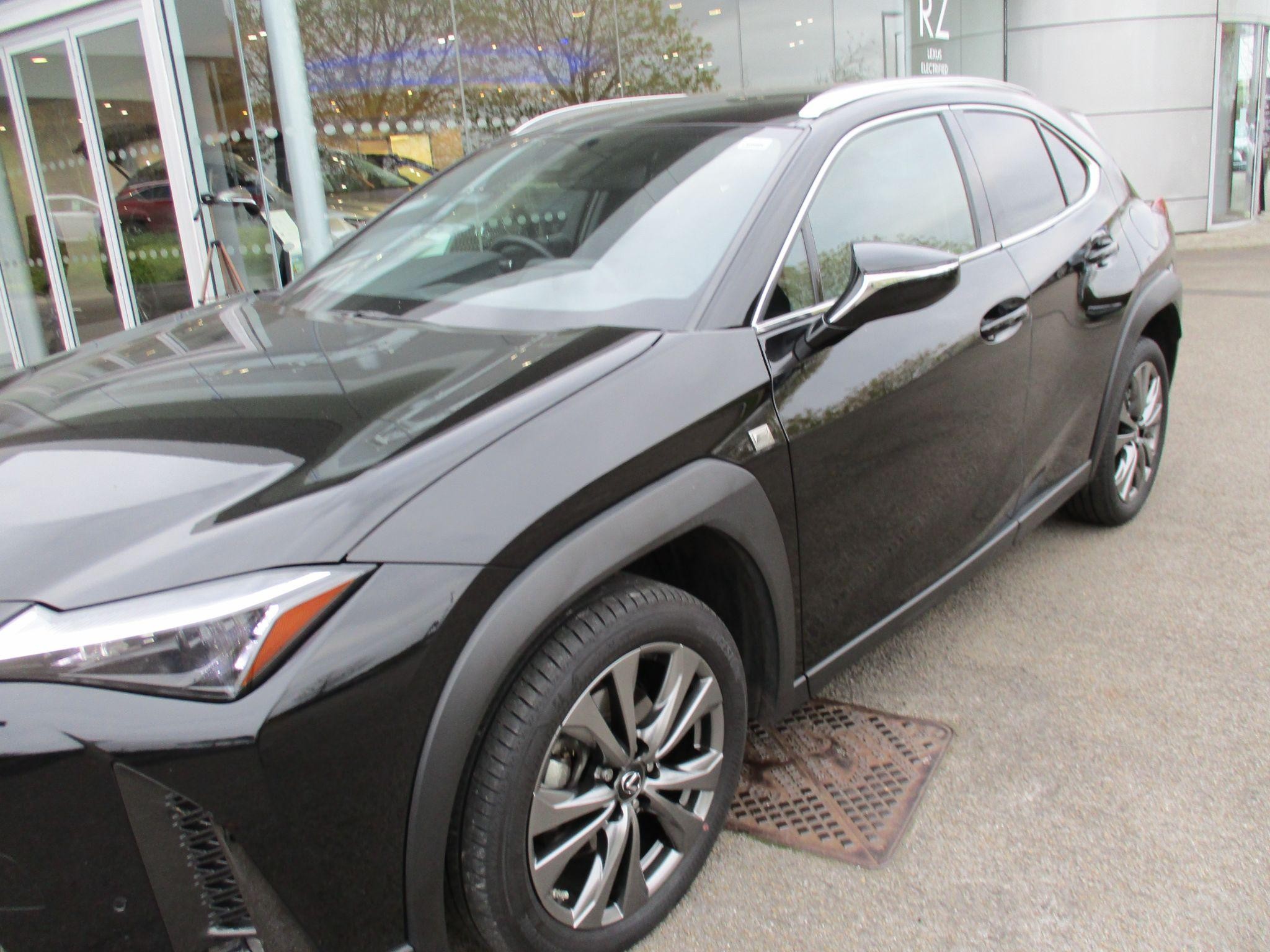 Lexus UX Image 40