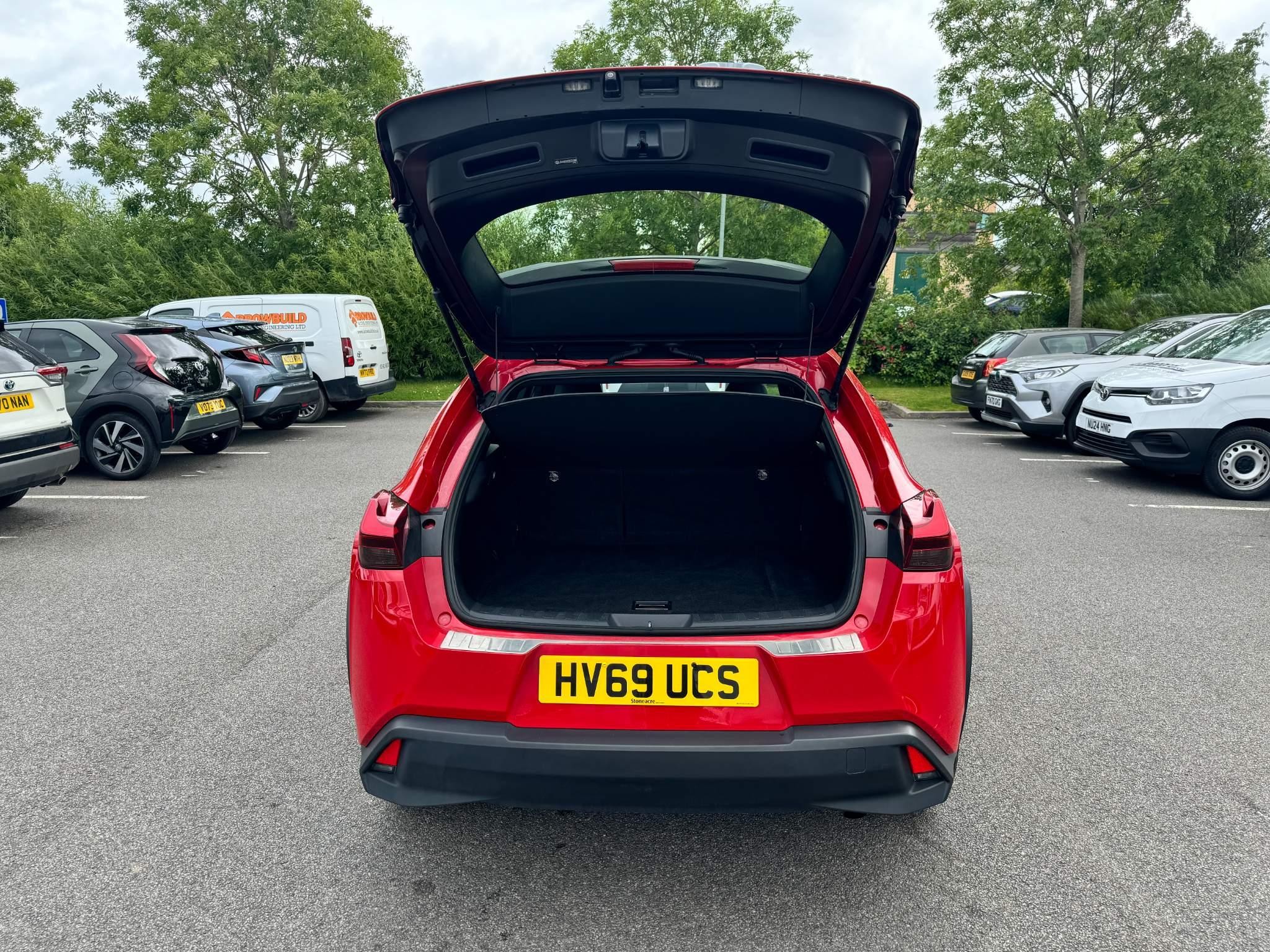 Lexus UX Self-Charging Hybrid Image 10