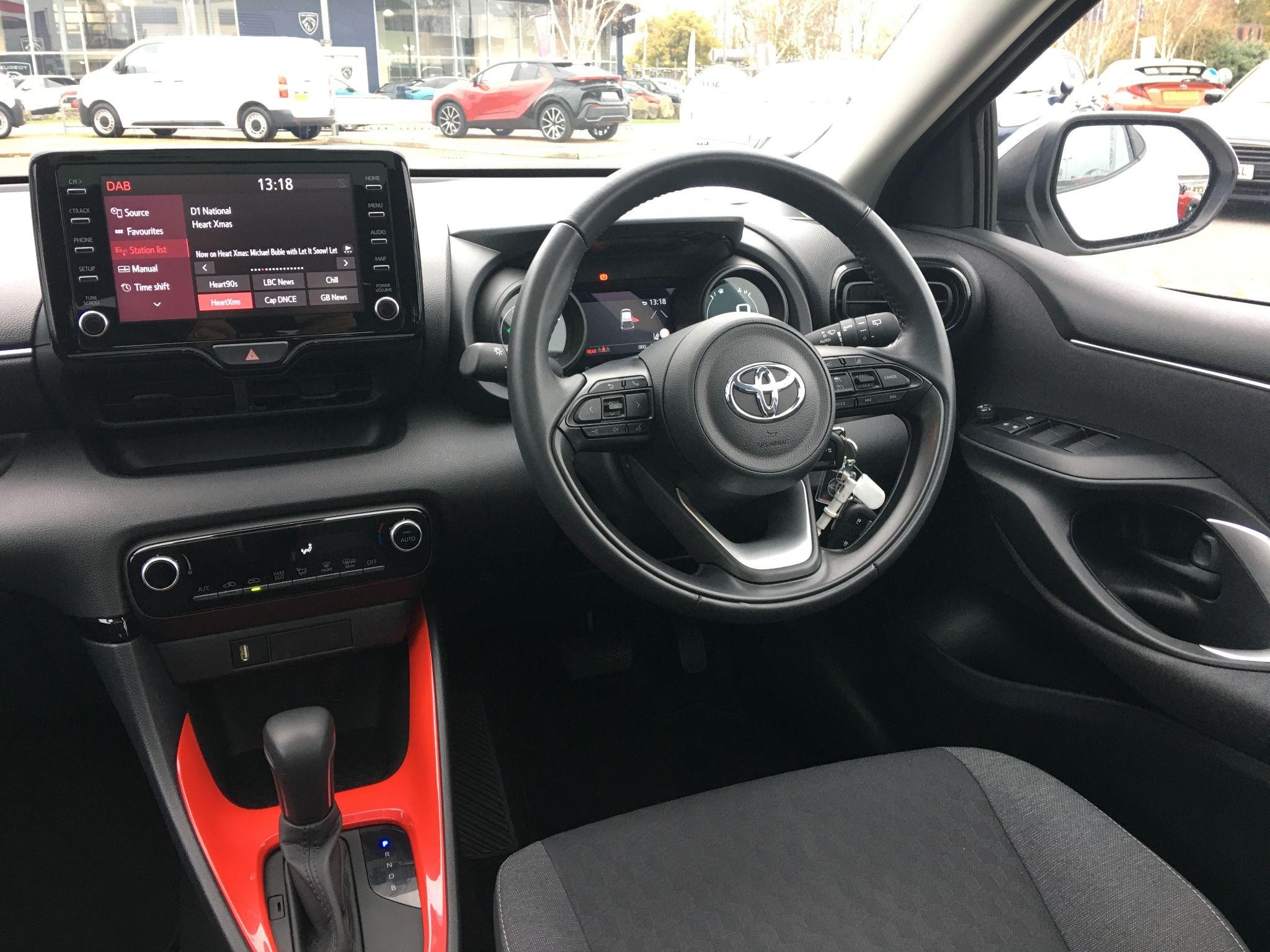 Toyota Yaris Image 14