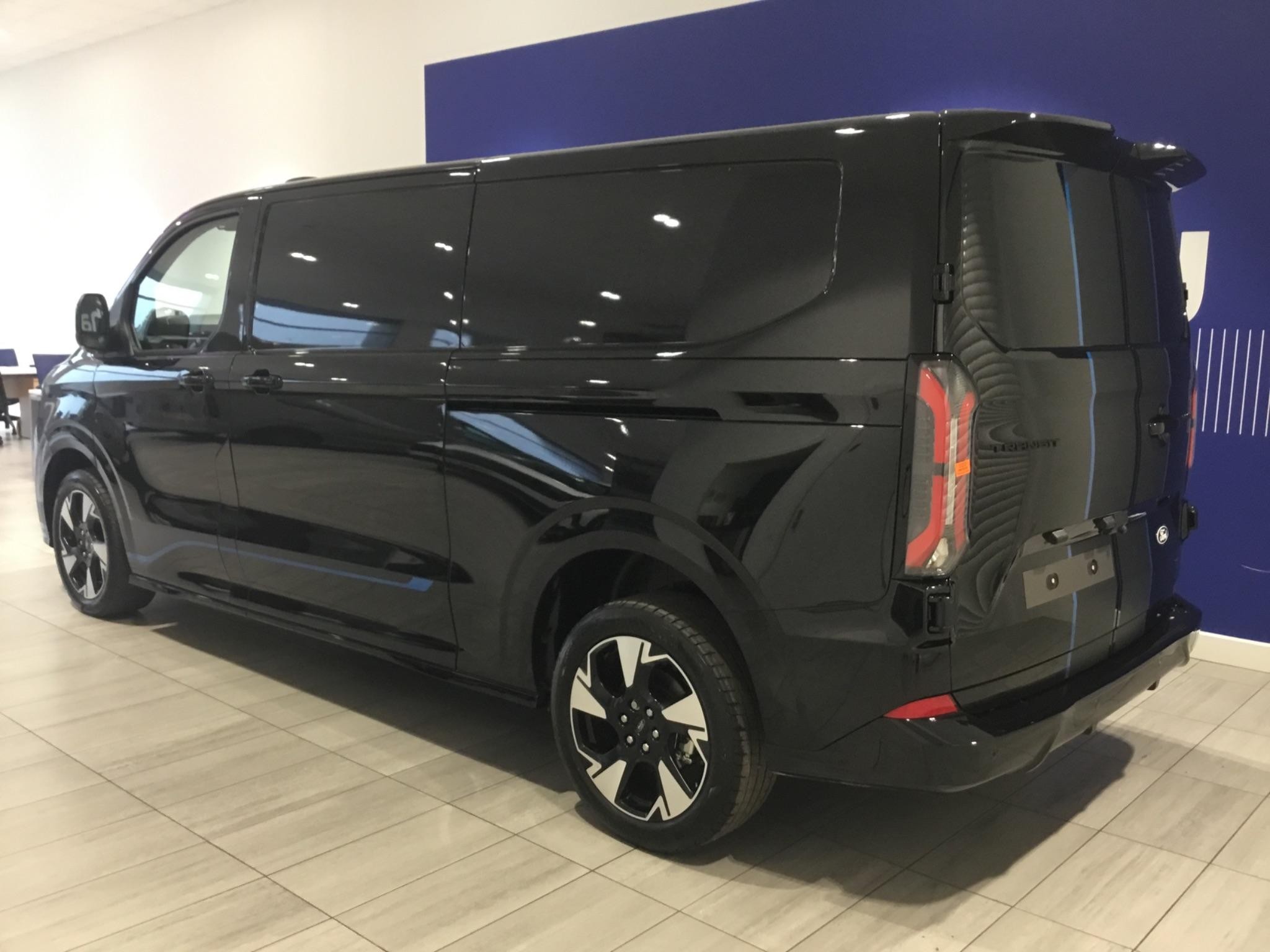 Ford Transit Custom Image 10