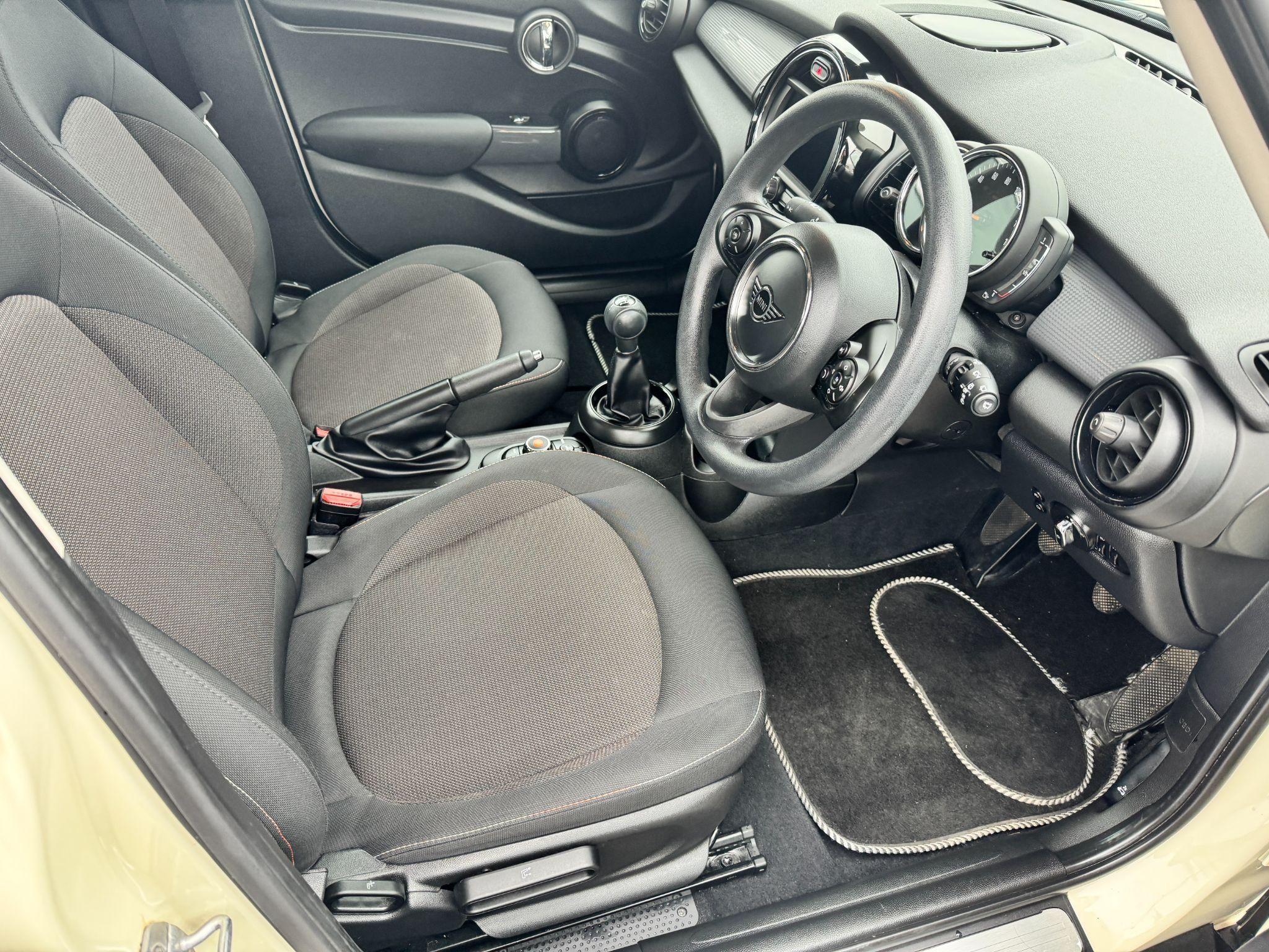 MINI Hatch Image 11