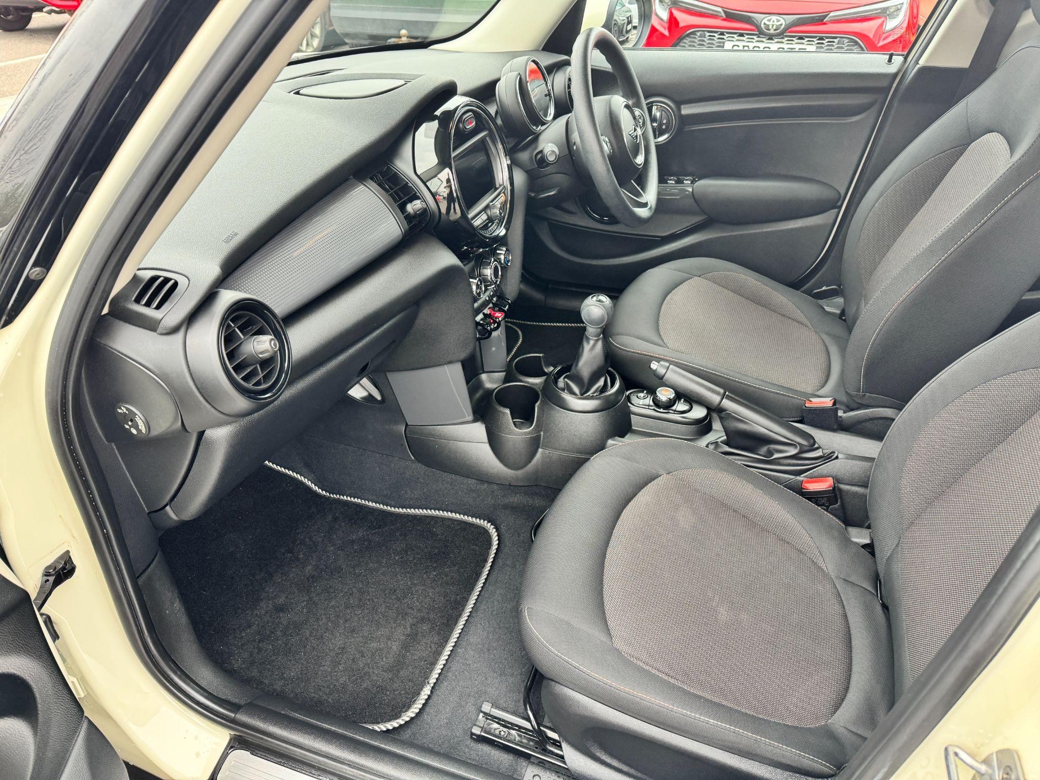 MINI Hatch Image 14