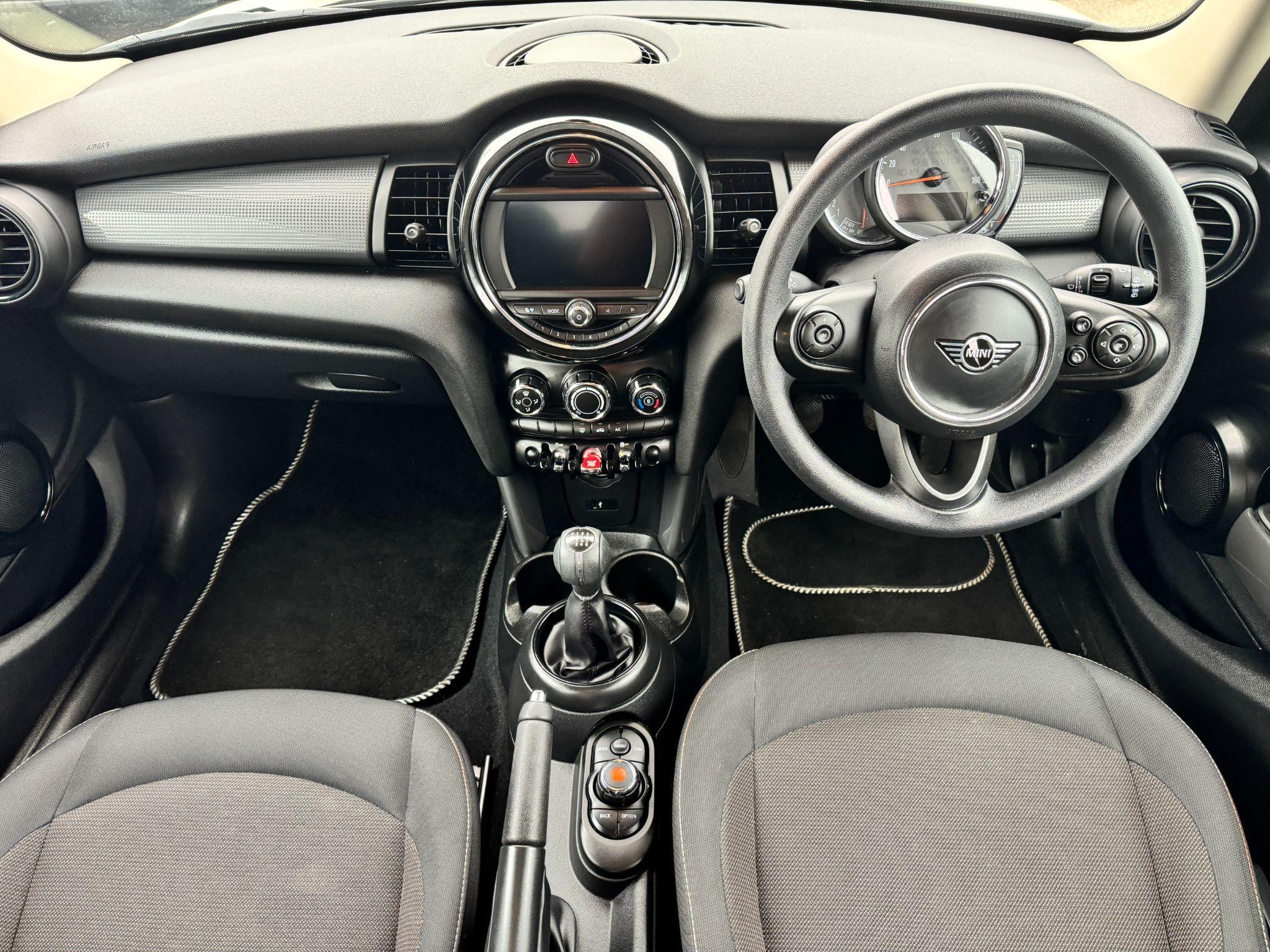 MINI Hatch Image 15