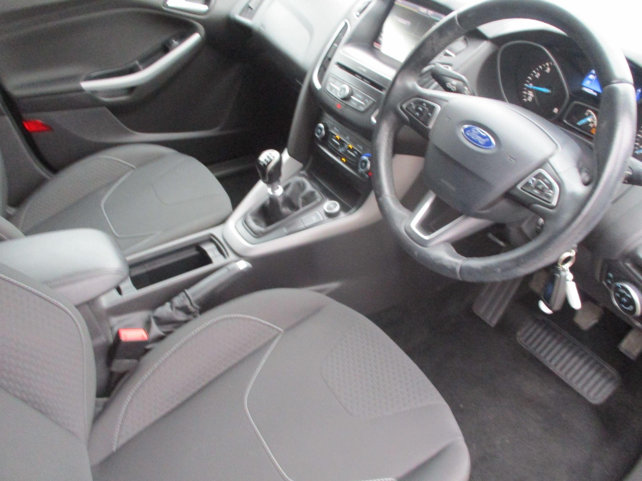 Ford Focus Image 10