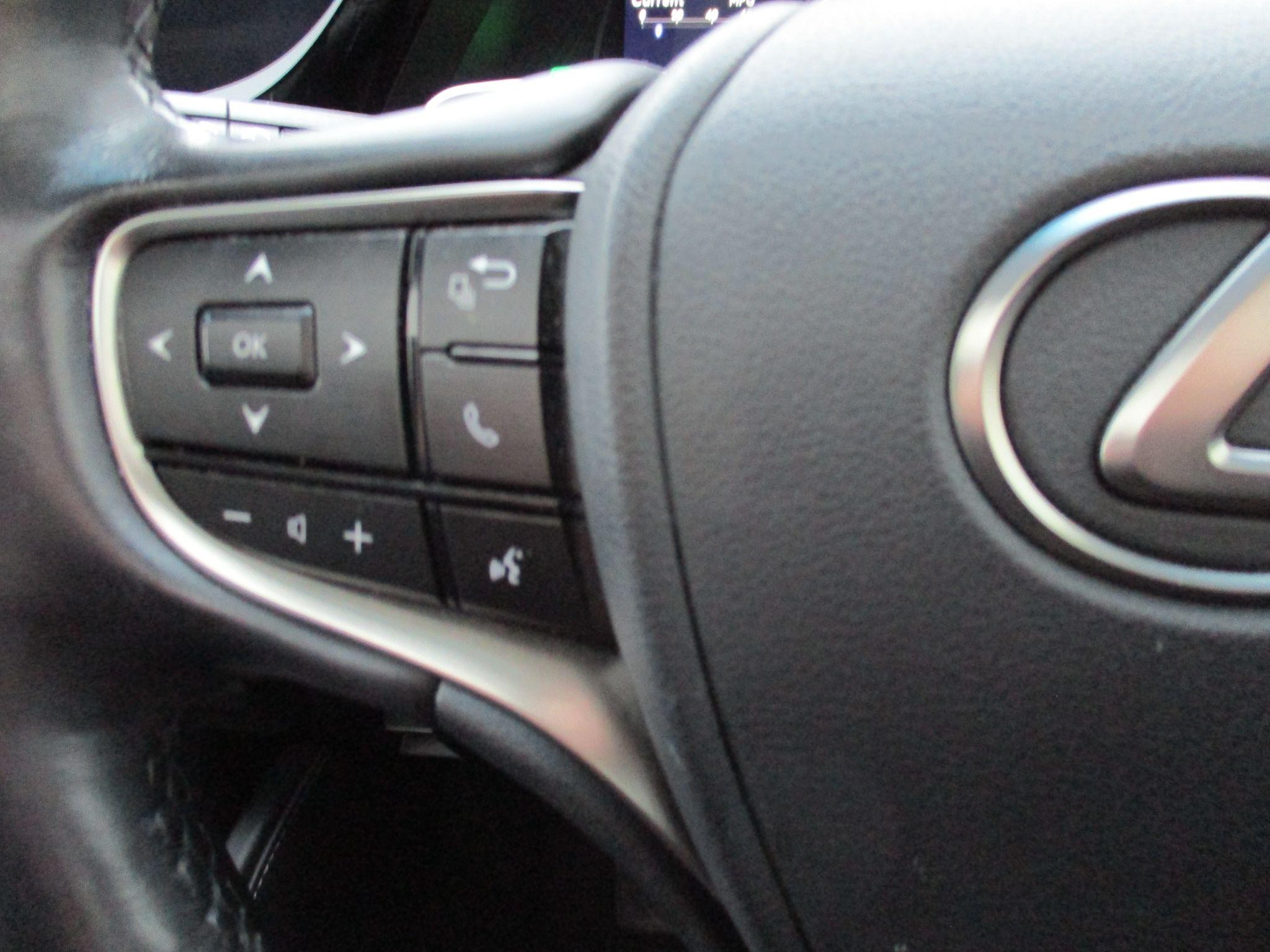 Lexus ES Image 23