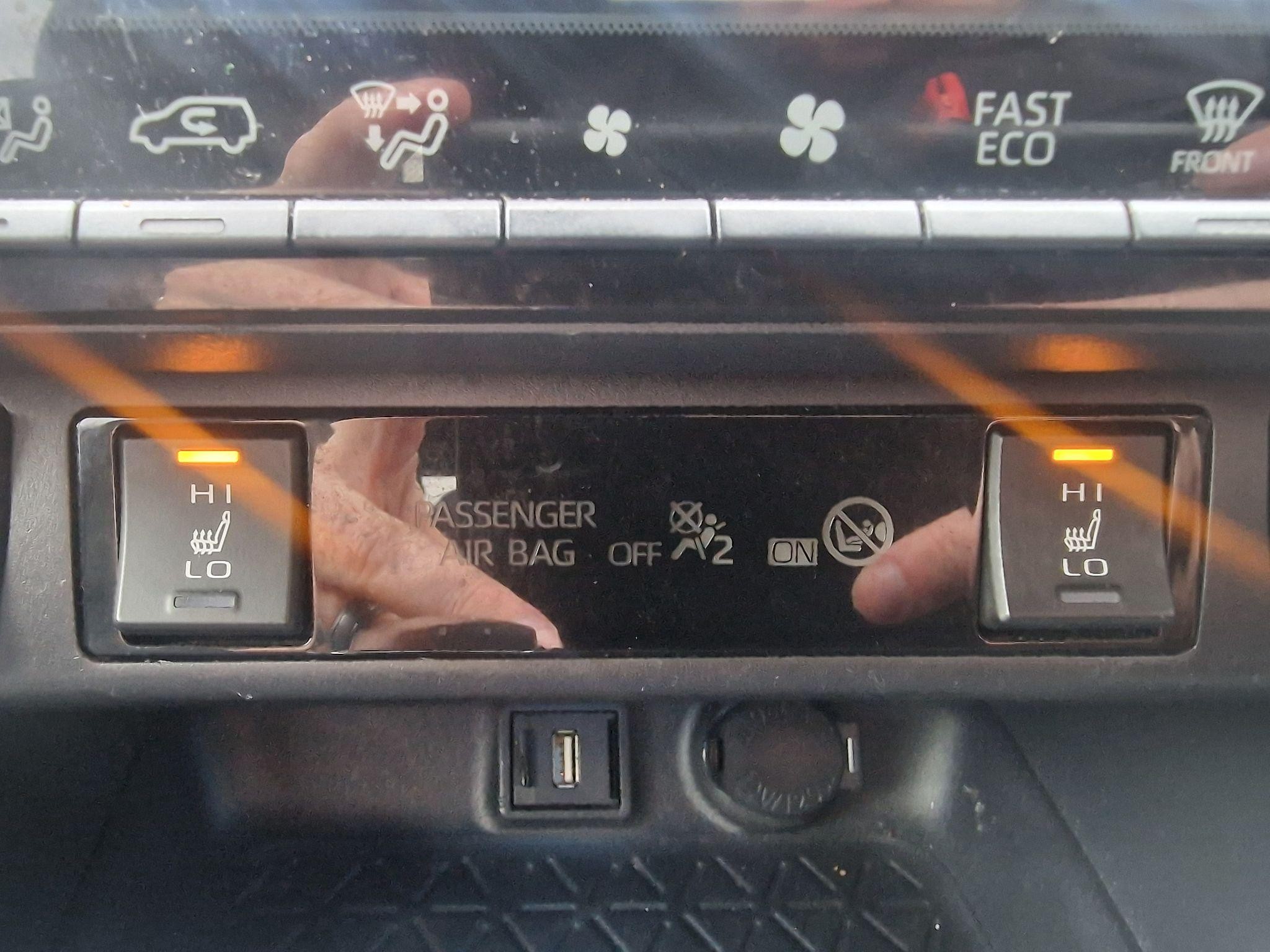 Toyota RAV4 Image 23