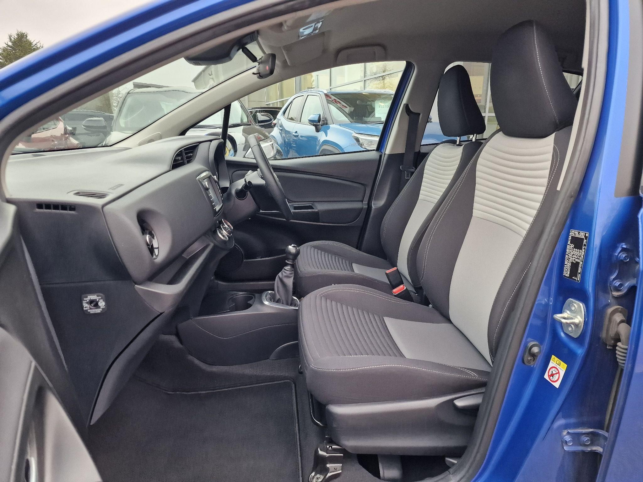 Toyota Yaris Image 12