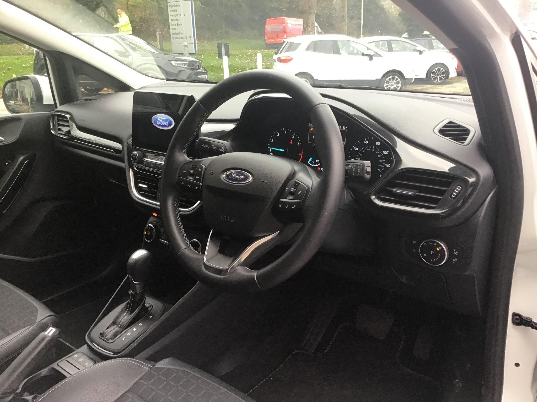 Ford Fiesta Image 11