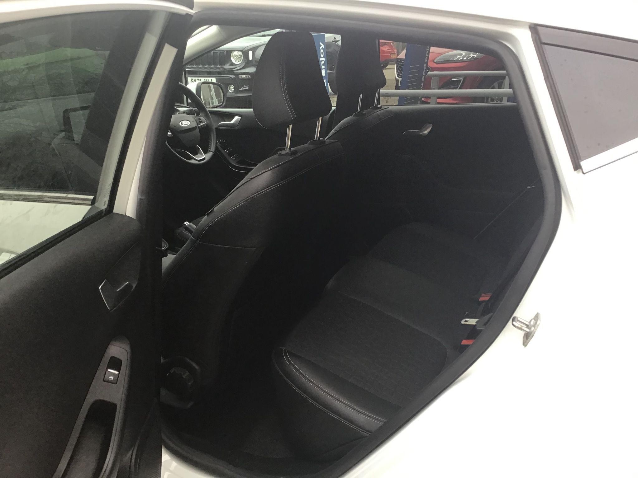 Ford Fiesta Image 15