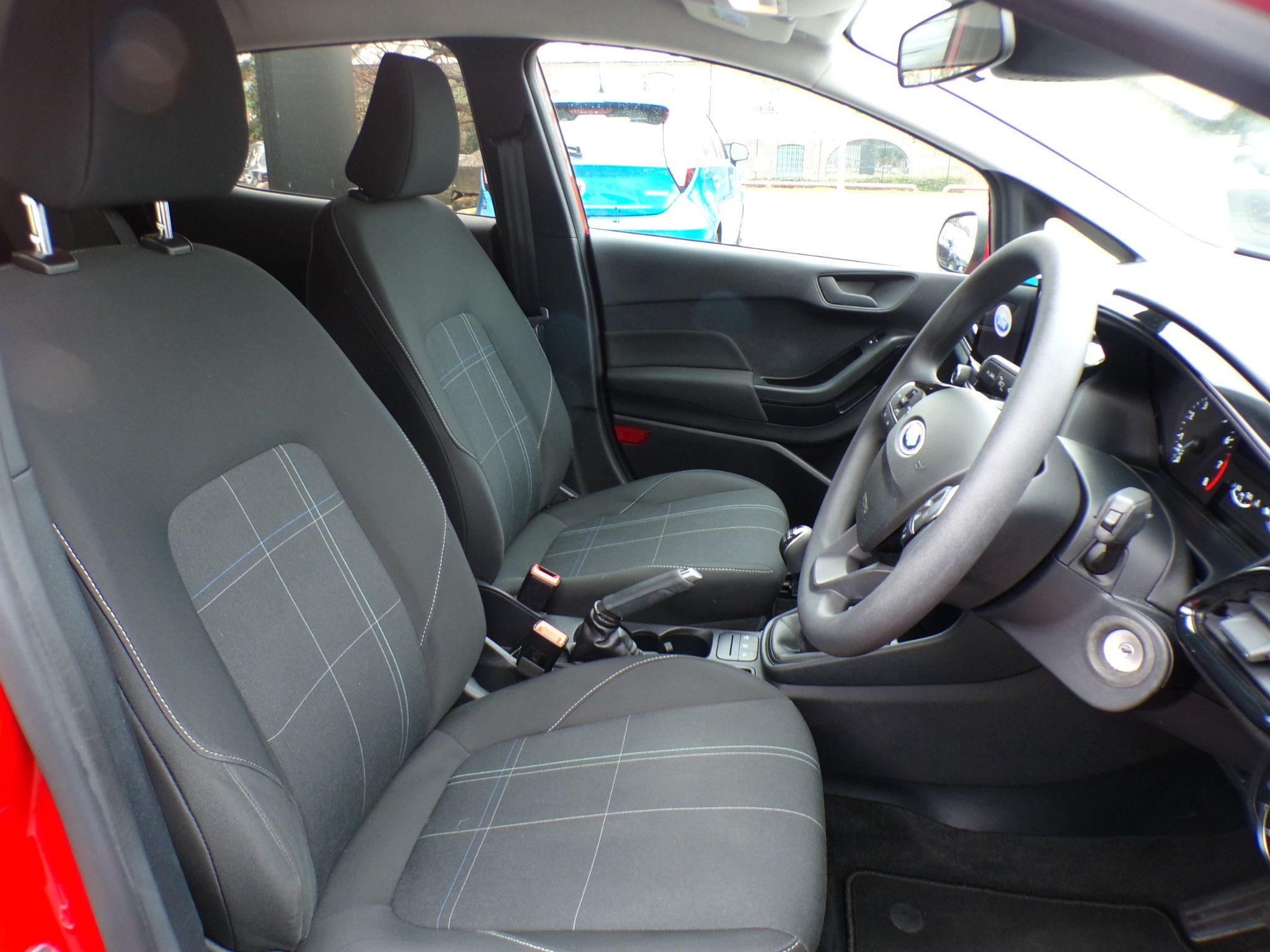 Ford Fiesta Image 11