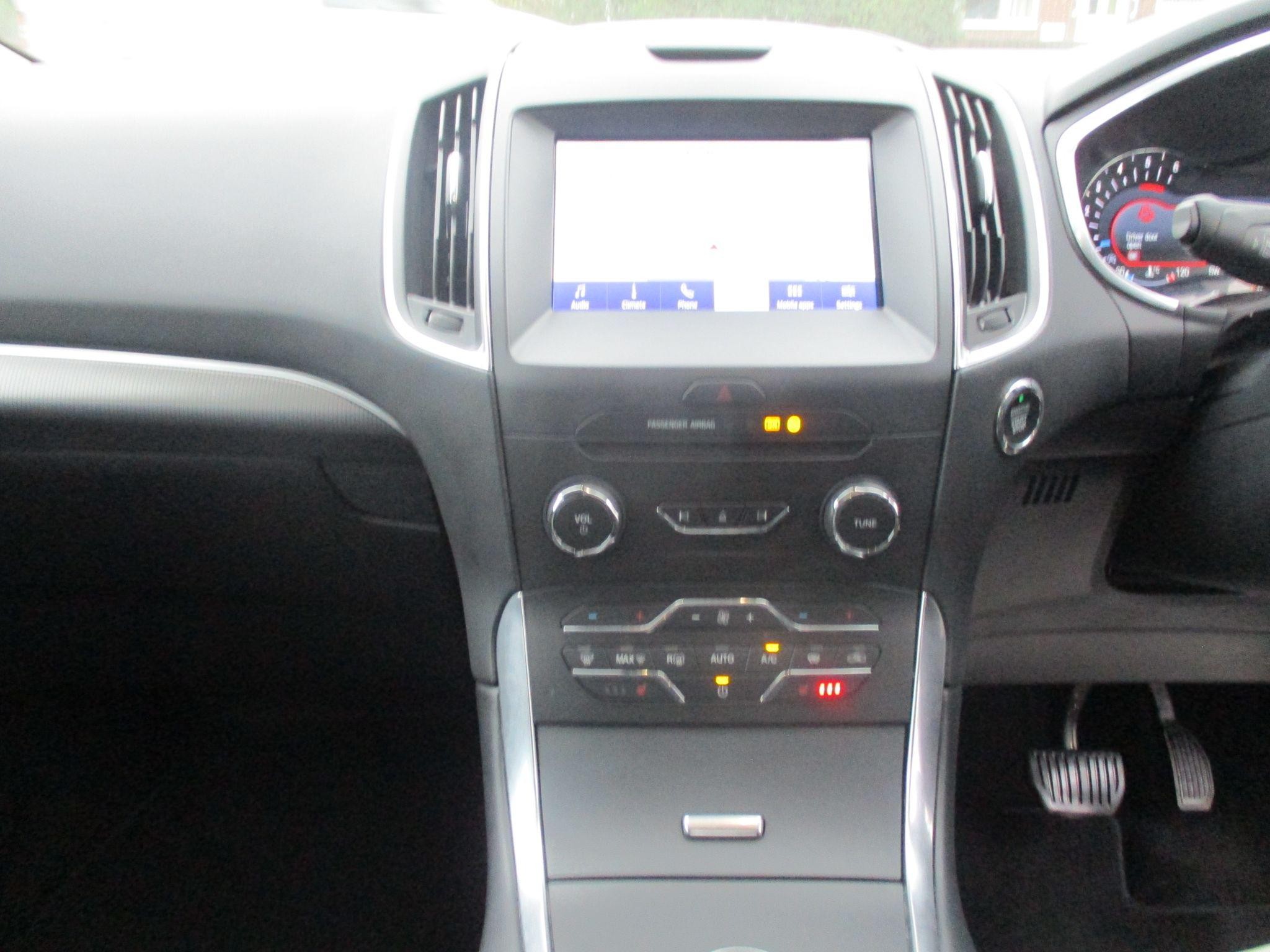 Ford S-Max Image 15