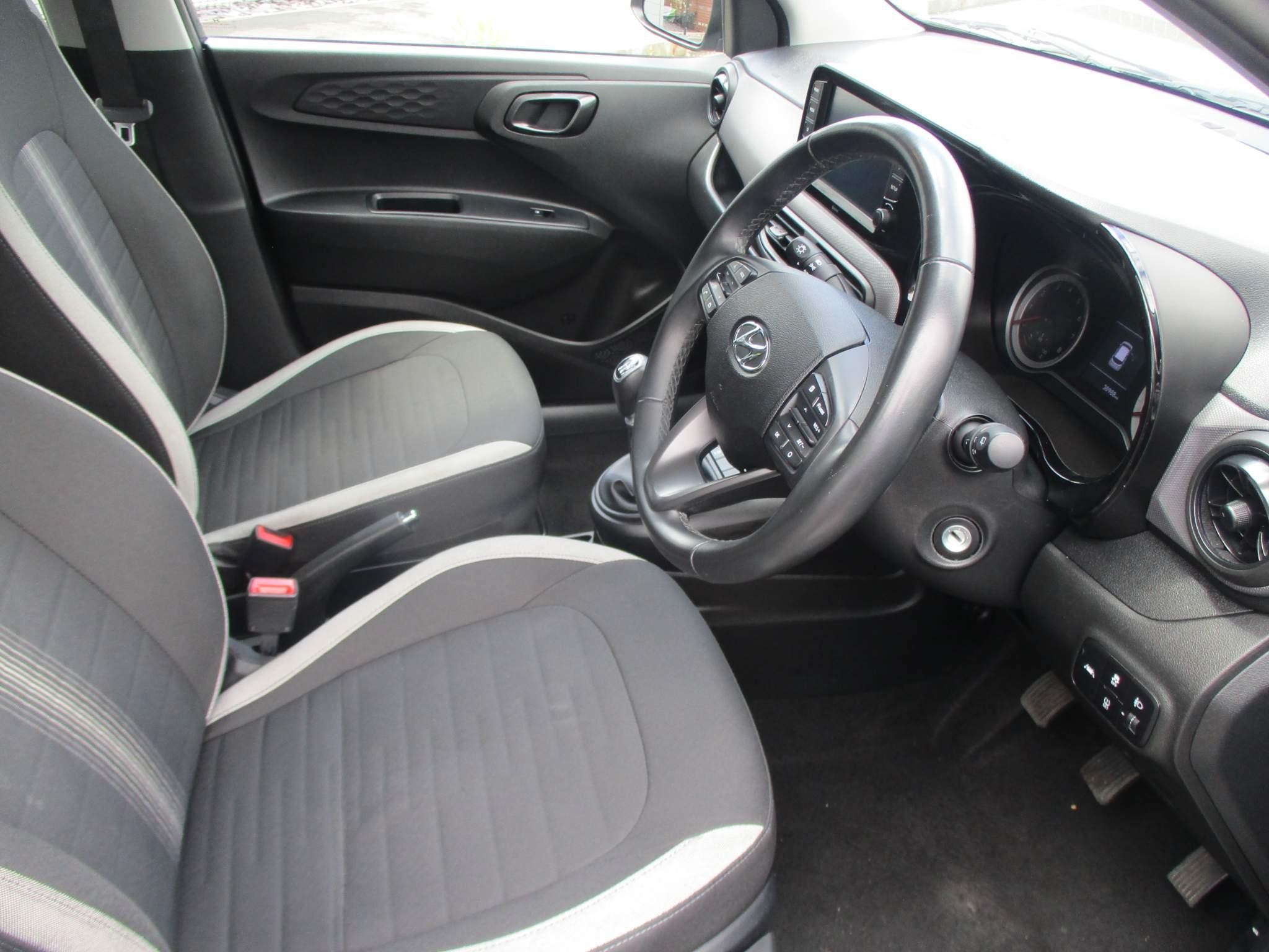 Hyundai i10 Image 10