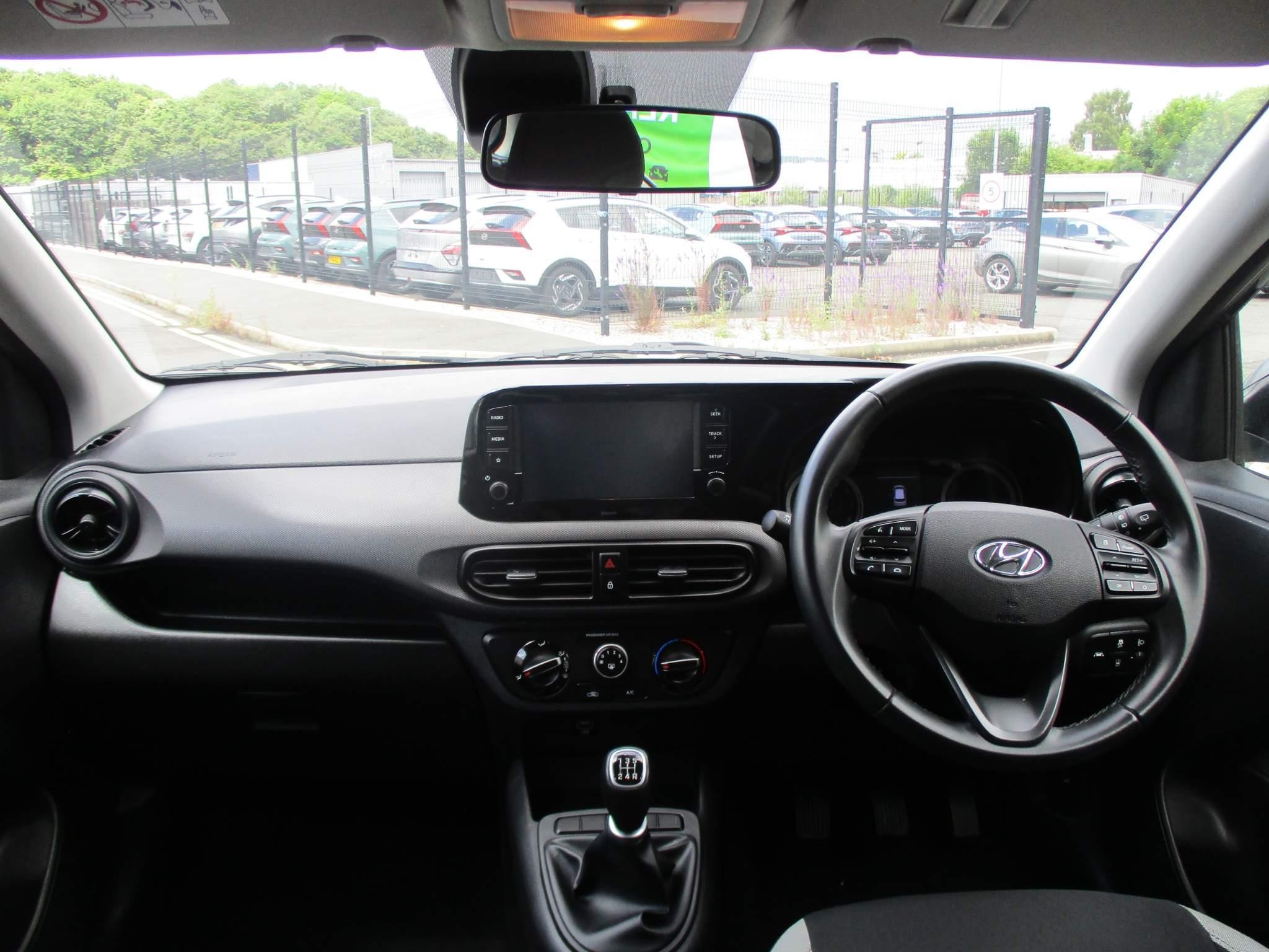 Hyundai i10 Image 12