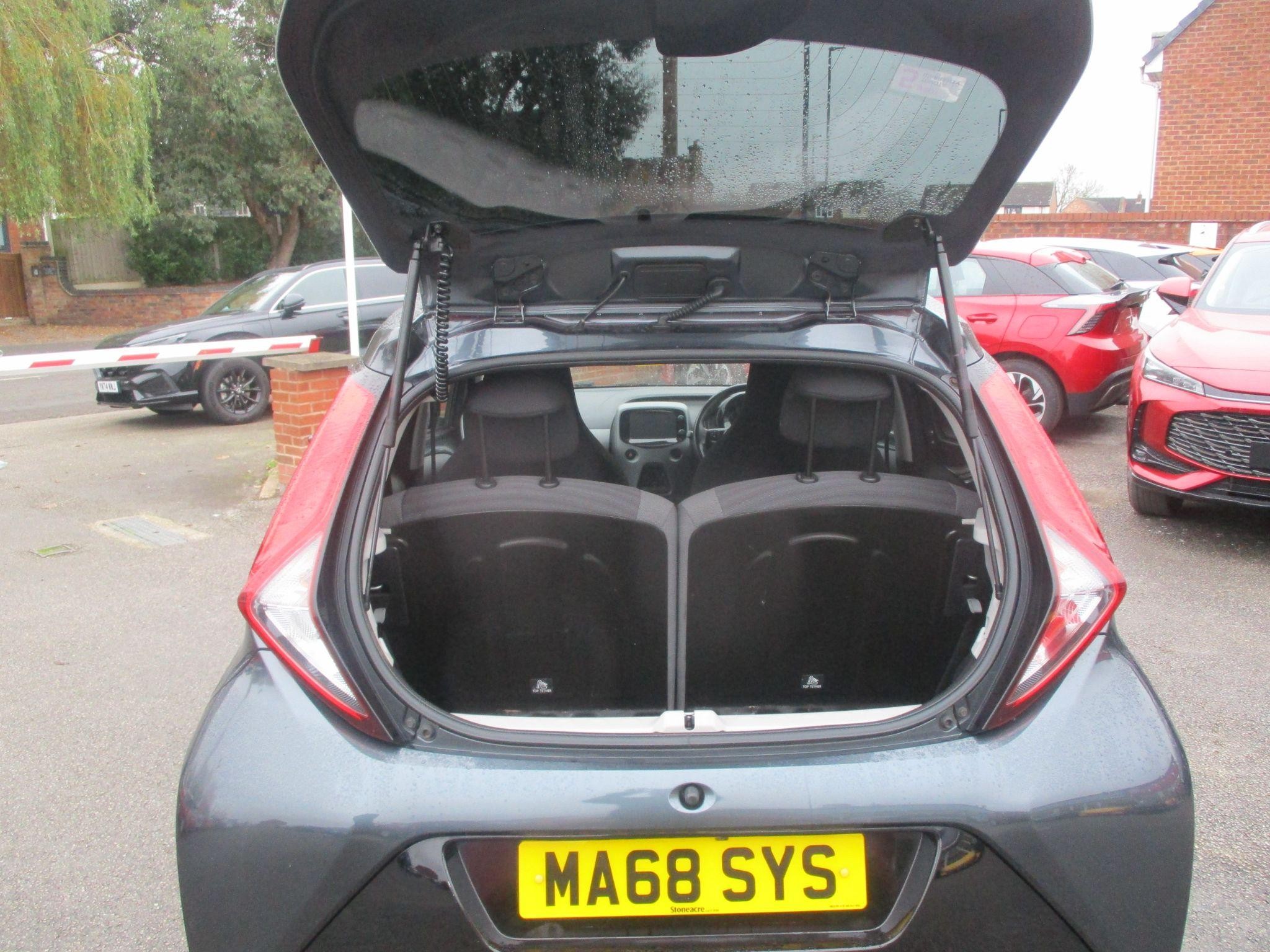 Toyota Aygo Image 10