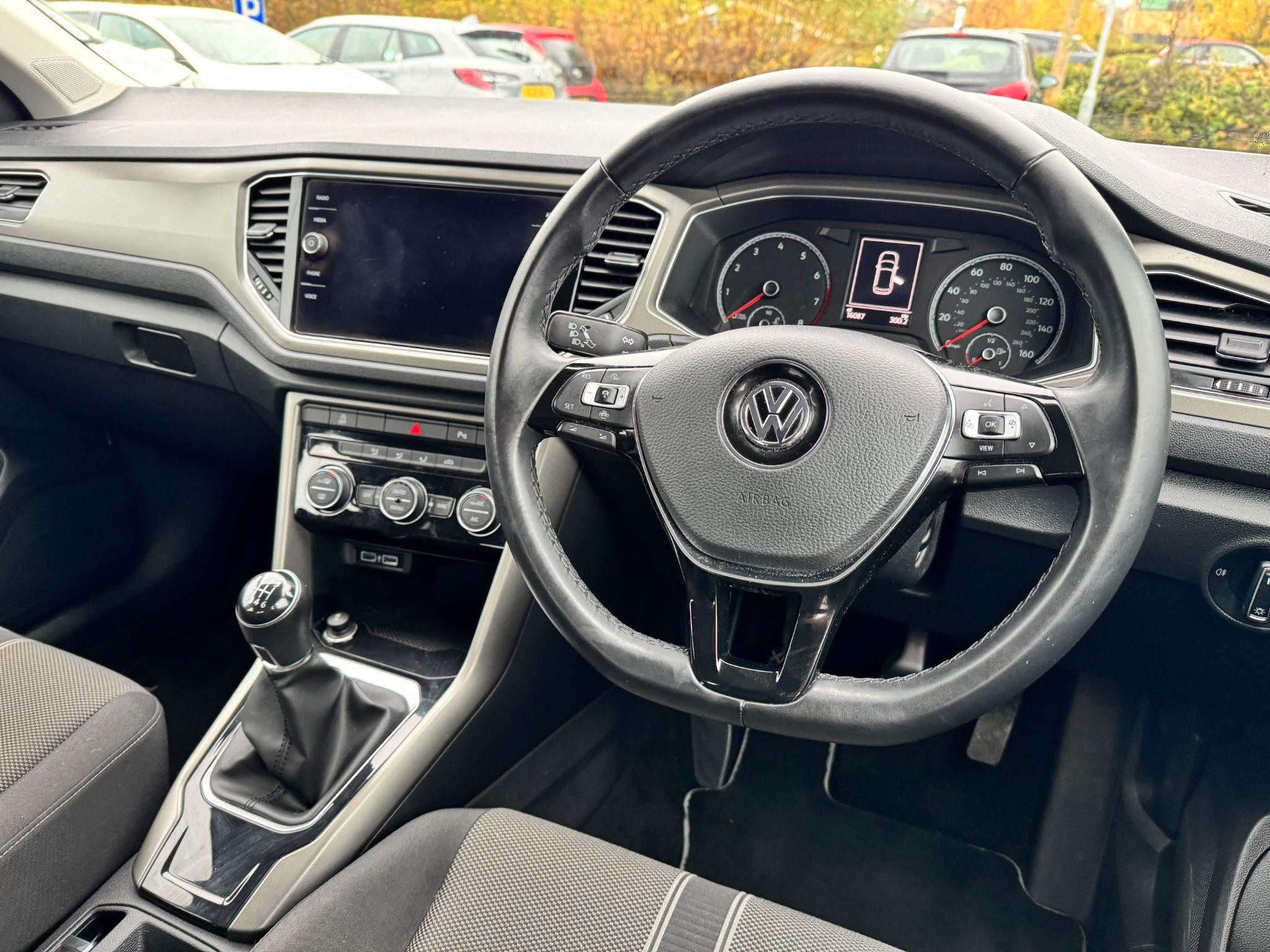 Volkswagen T-Roc Image 16