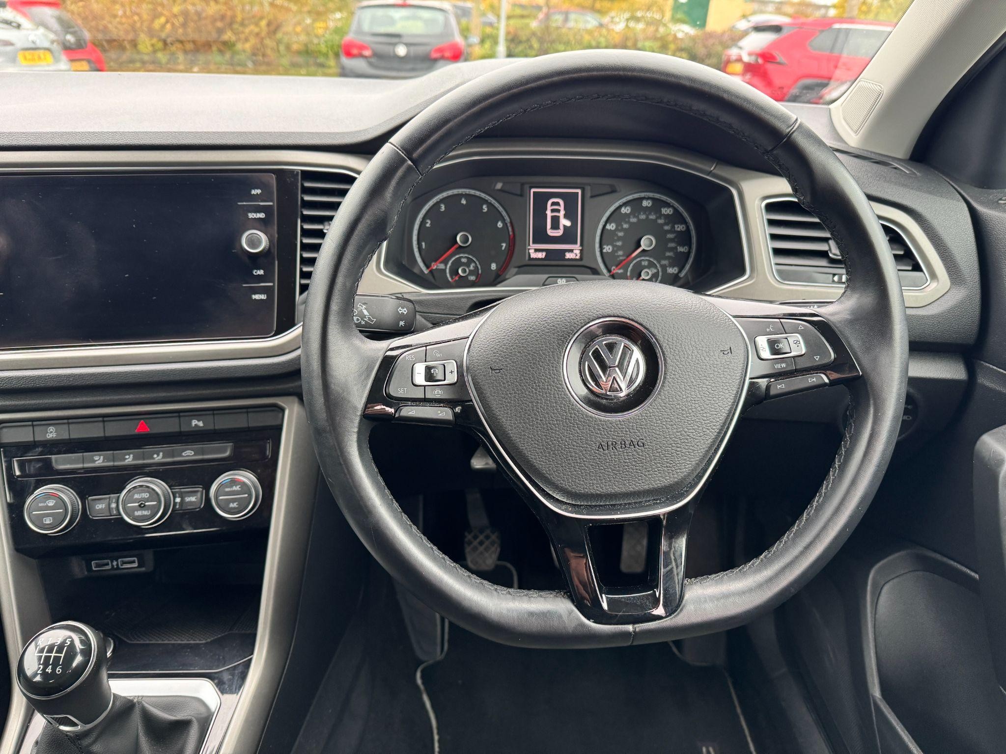 Volkswagen T-Roc Image 17