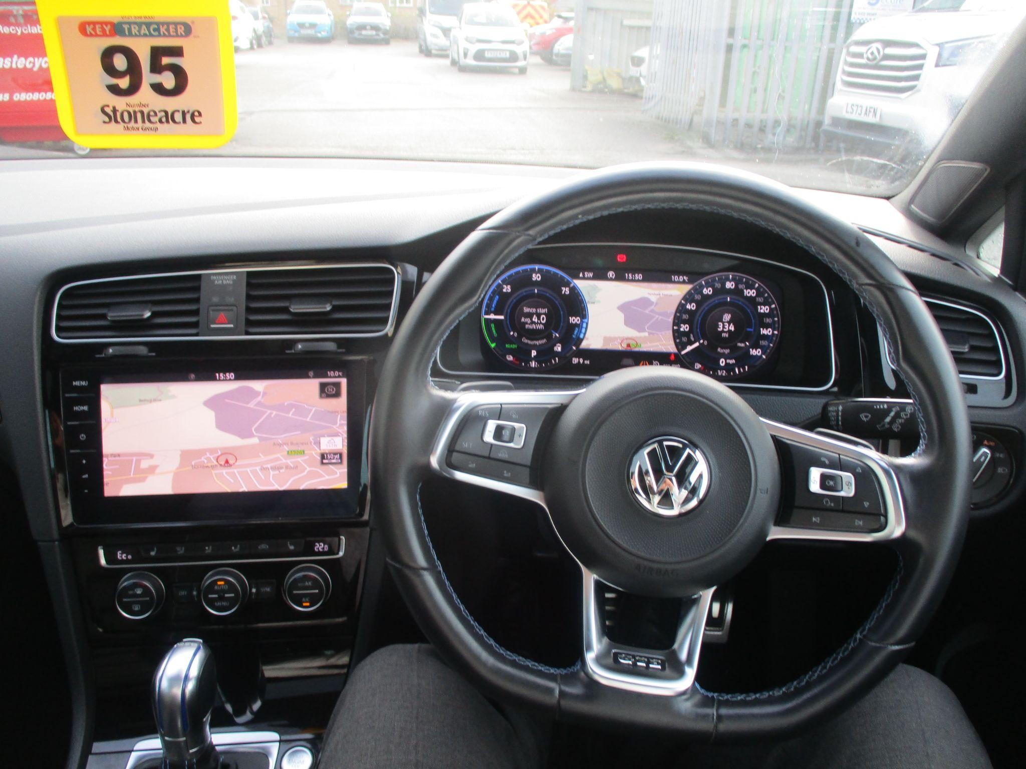 Volkswagen Golf Image 25