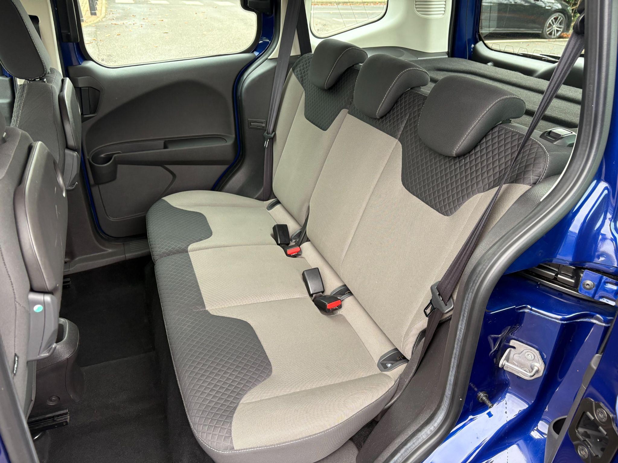 Ford Tourneo Courier Image 11