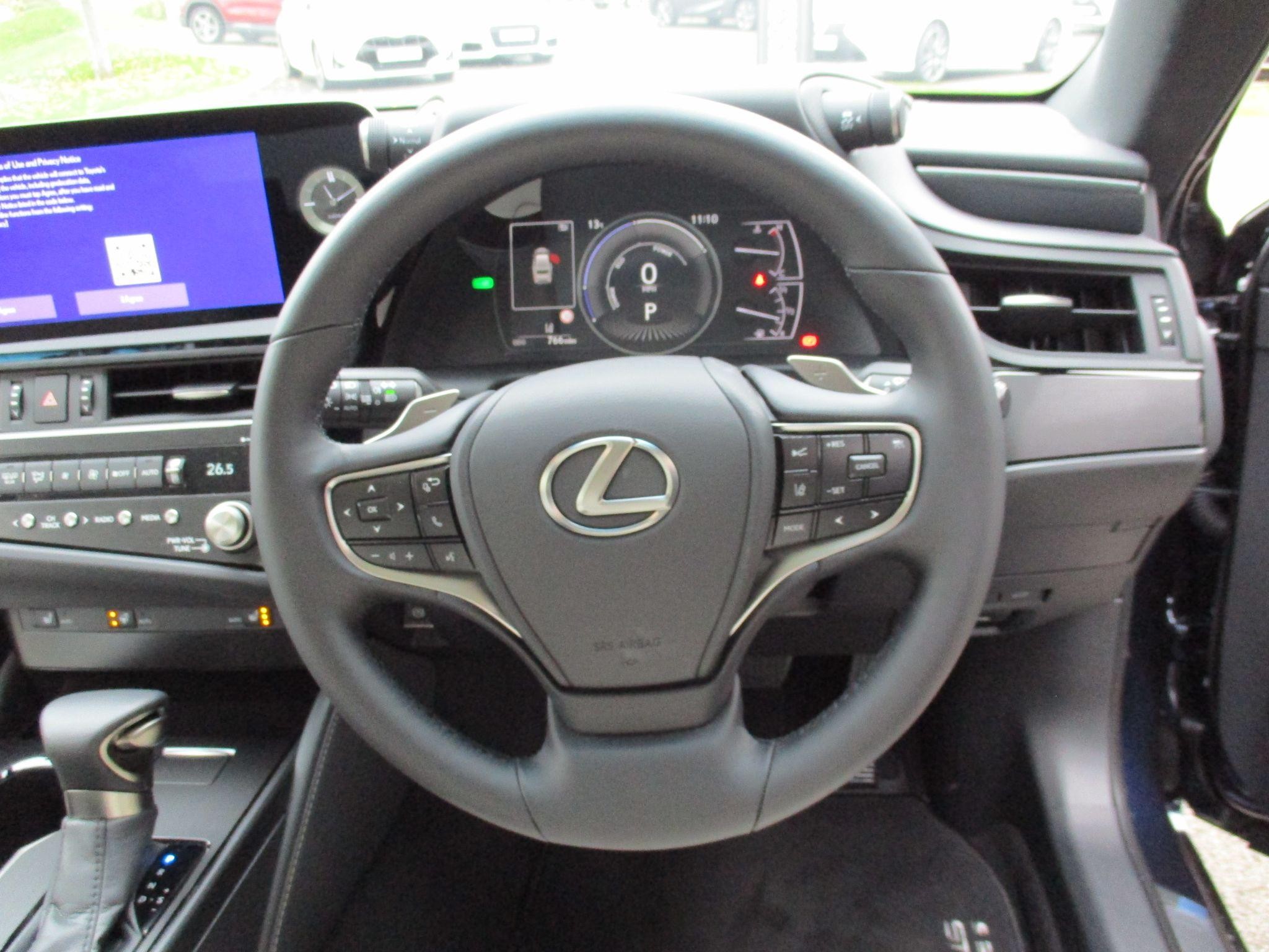 Lexus ES Image 14