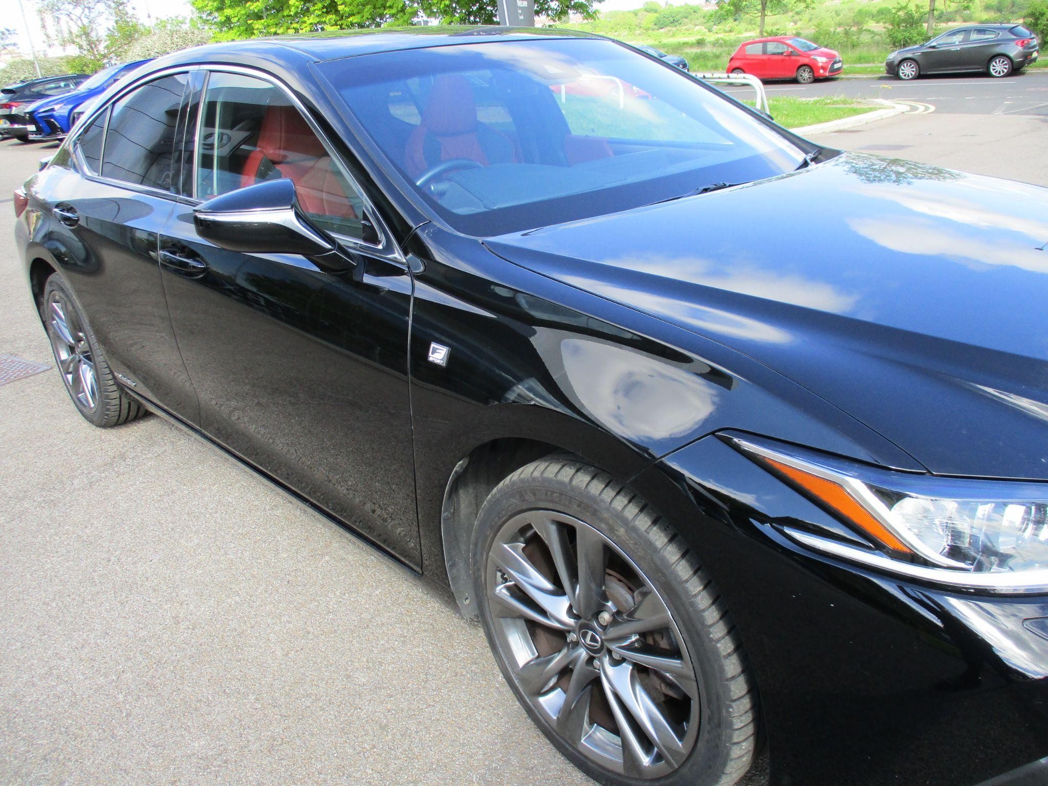 Lexus ES Self-Charging Hybrid Image 42