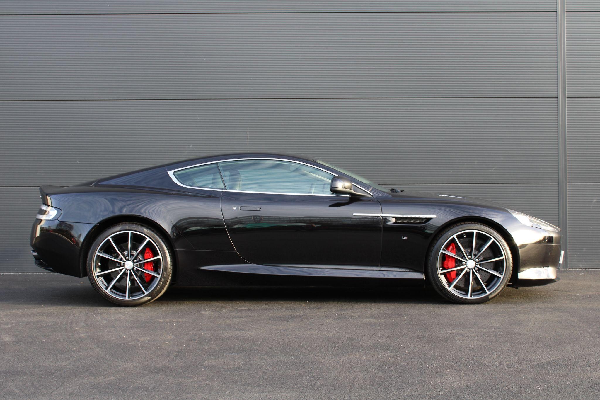 Aston Martin DB9 Image 16