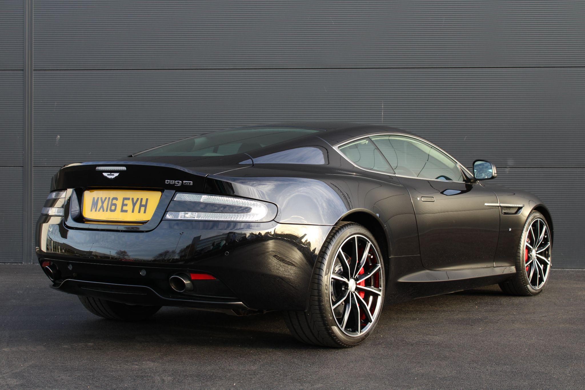 Aston Martin DB9 Image 18