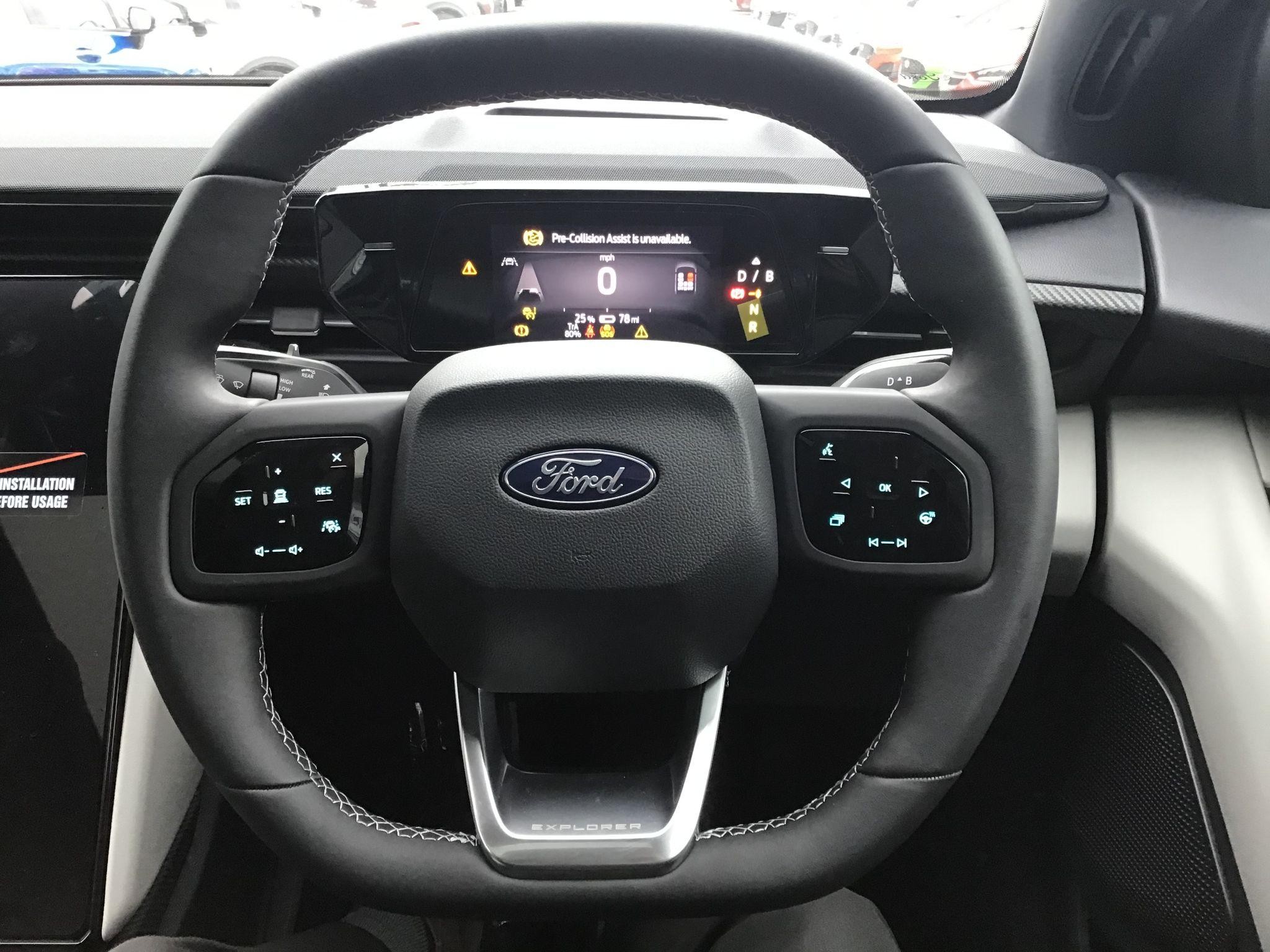 Ford Explorer Image 12