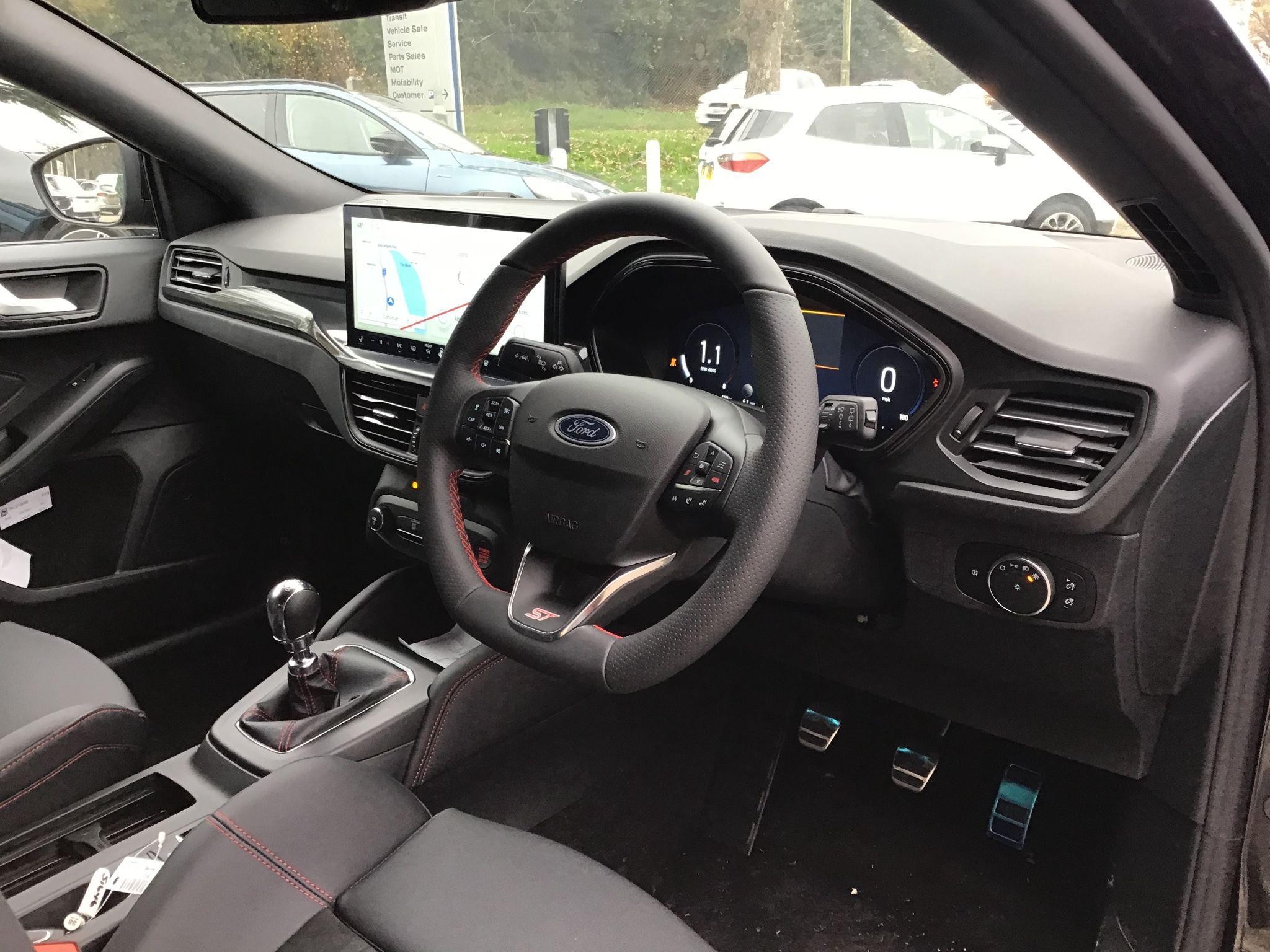 Ford Focus Image 11