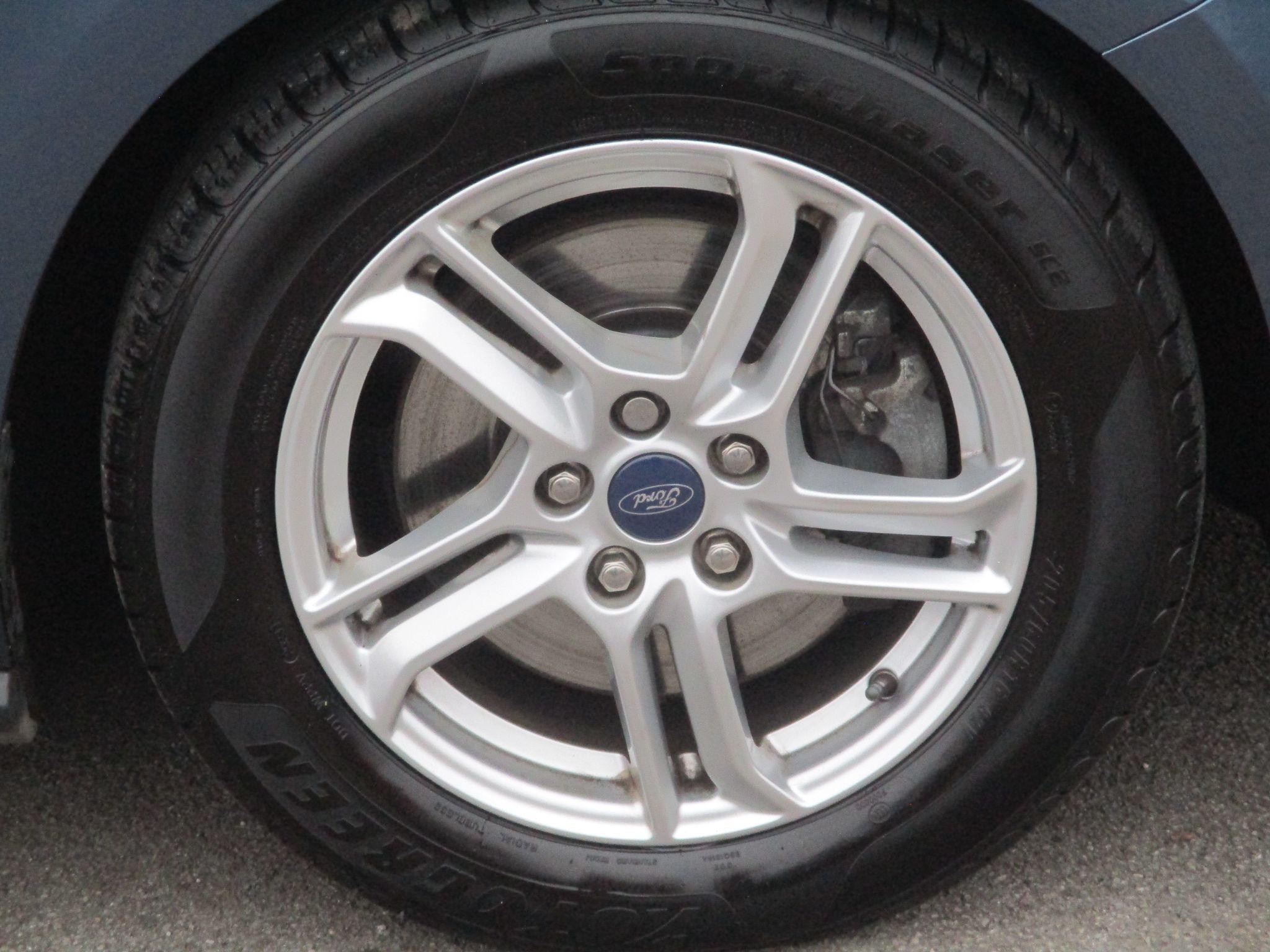 Ford Focus Image 9