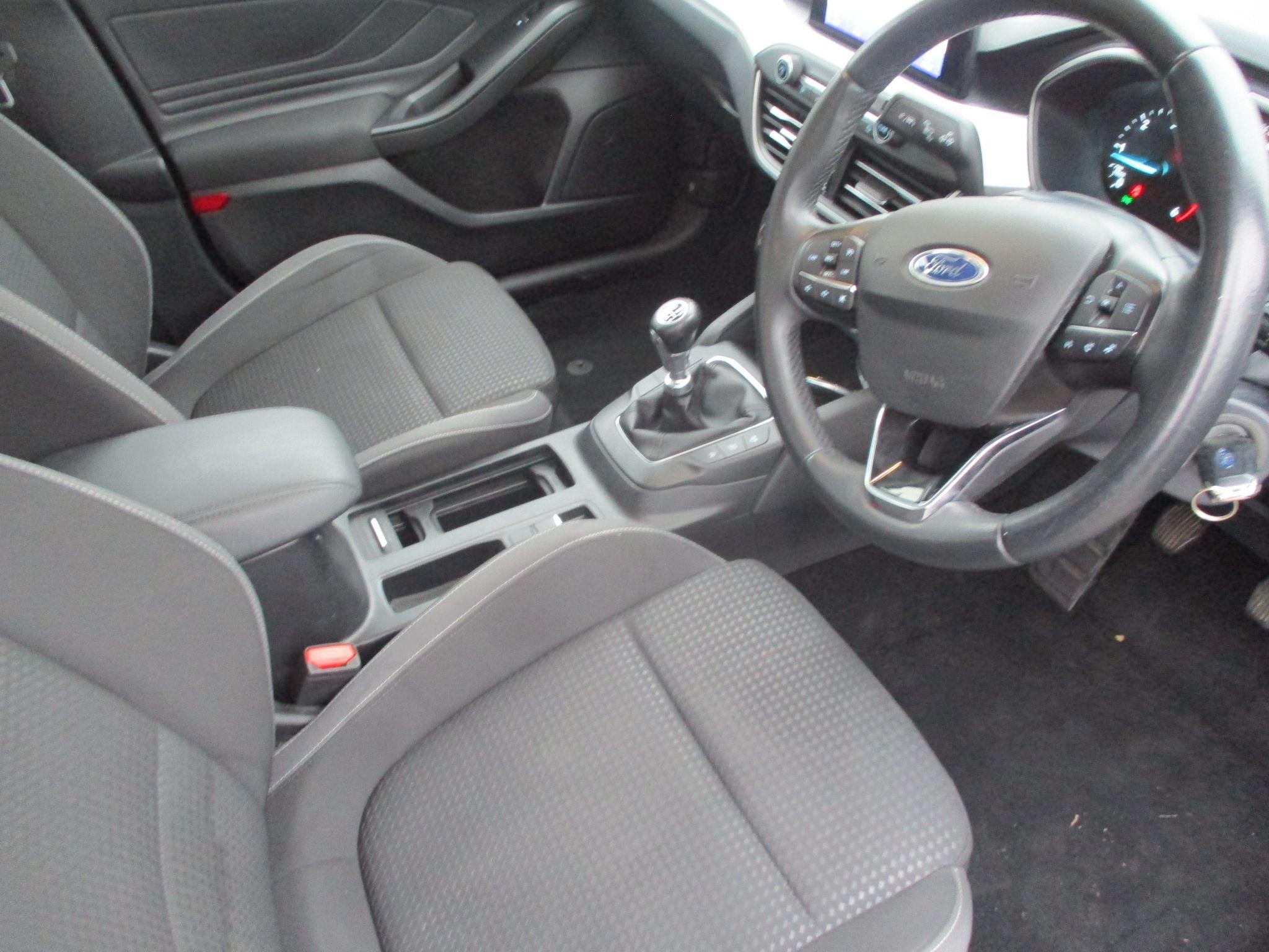 Ford Focus Image 10