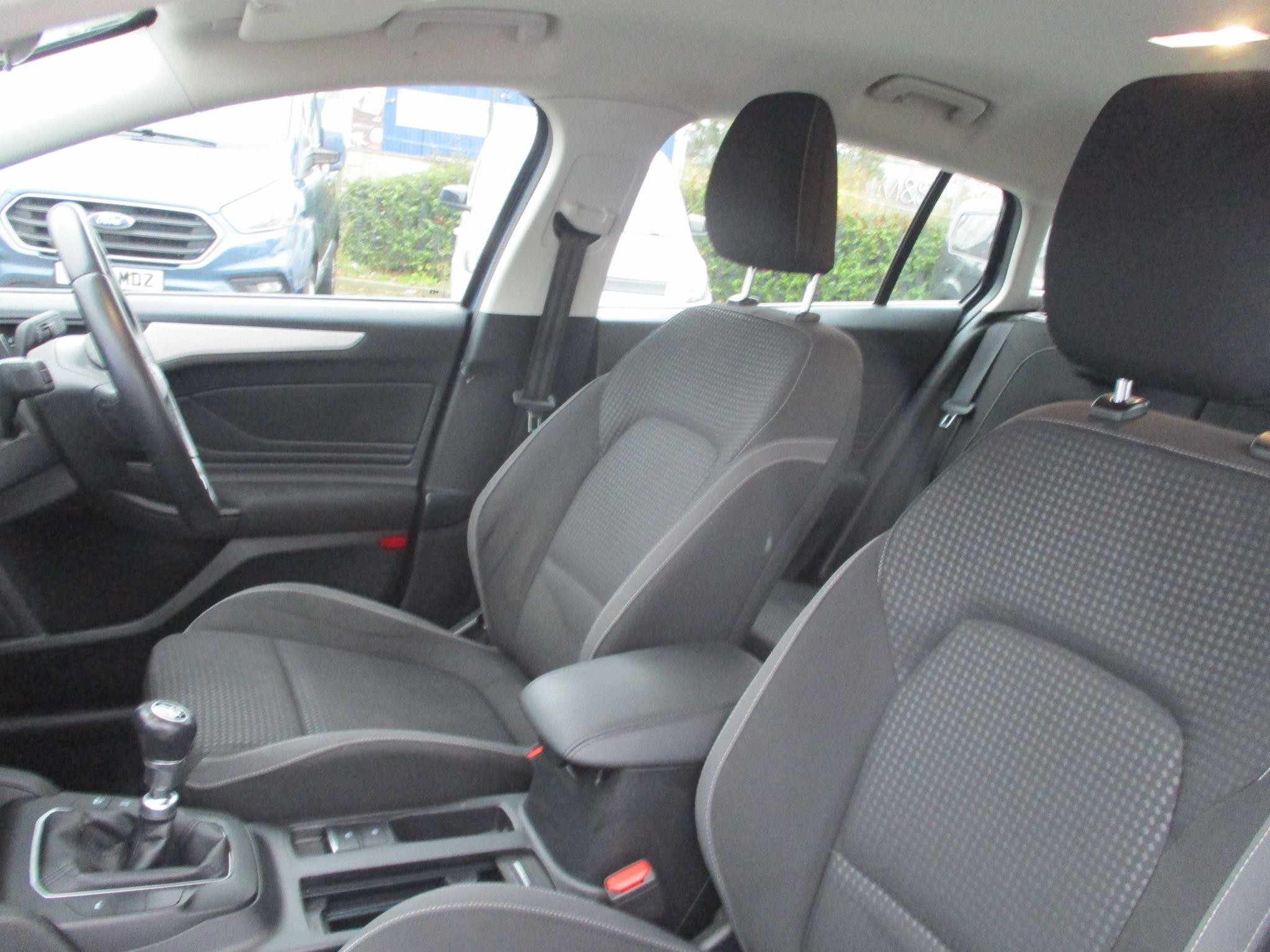 Ford Focus Image 20