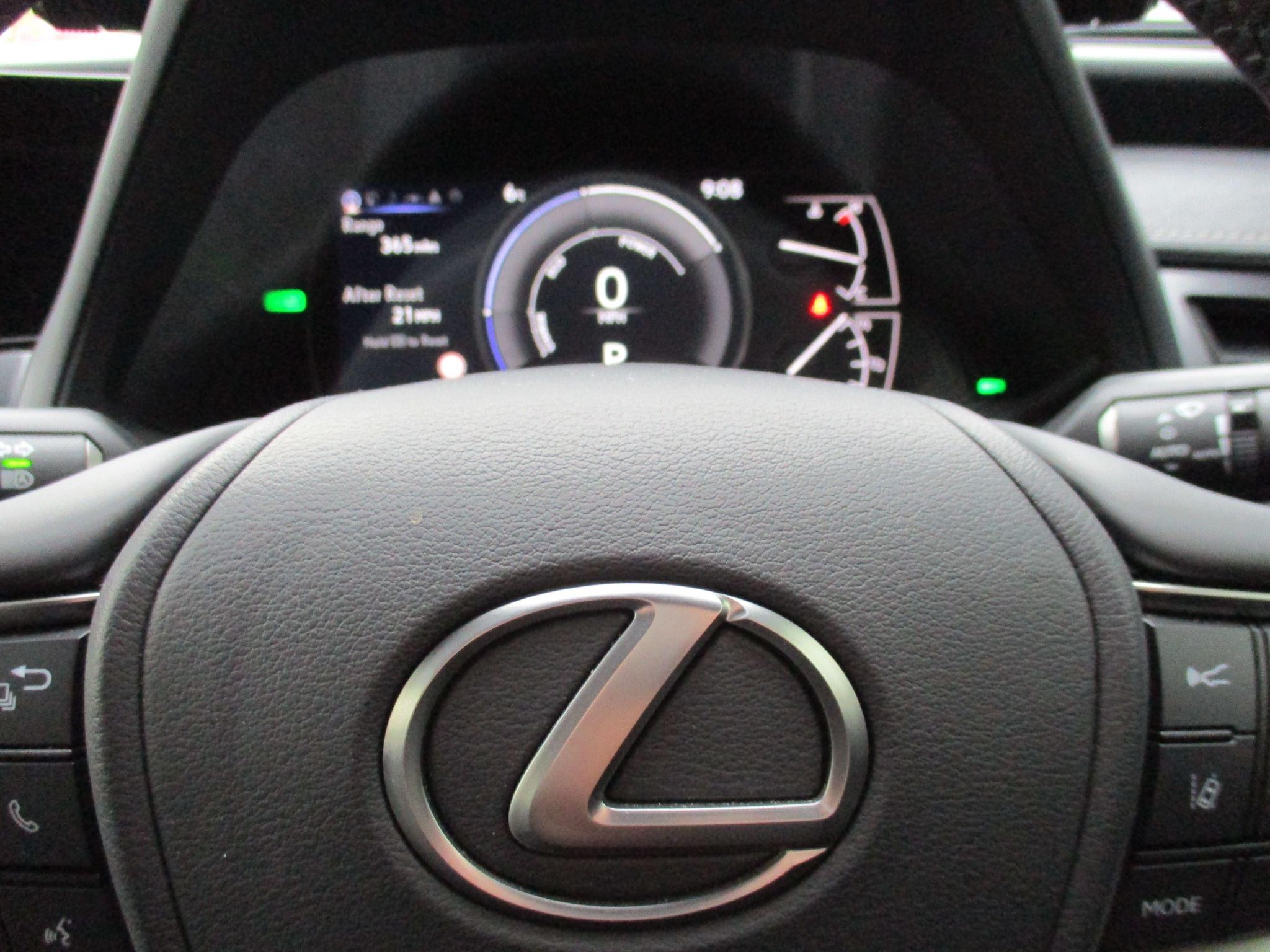 Lexus UX Image 16