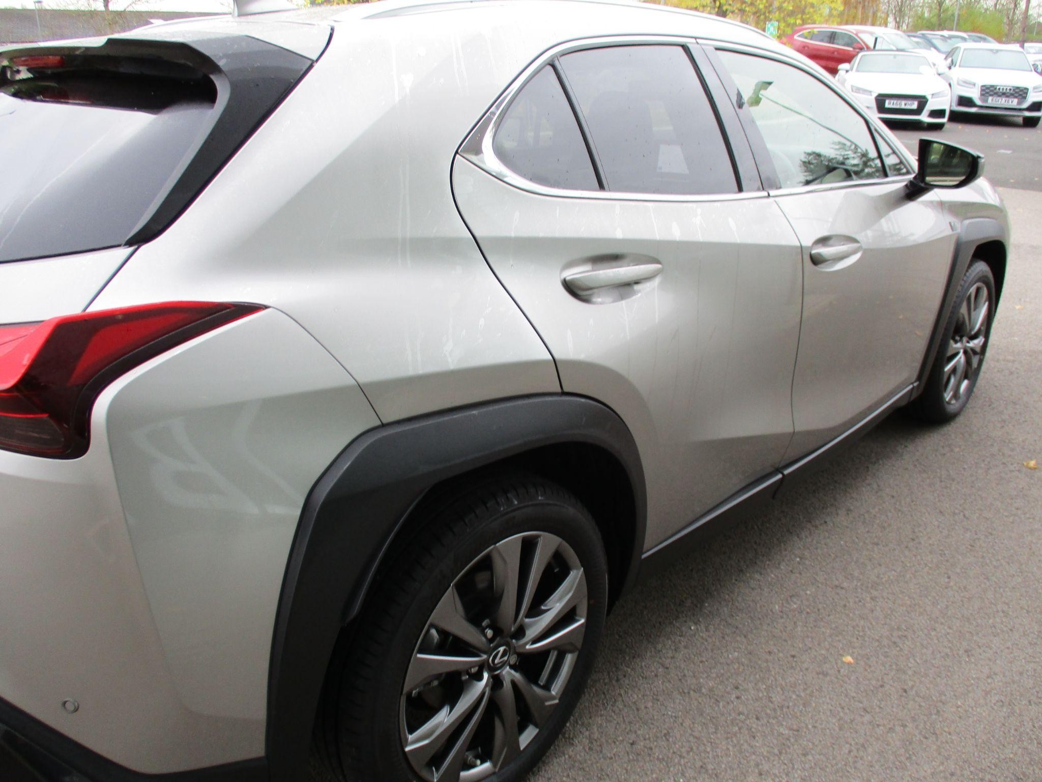 Lexus UX Image 38