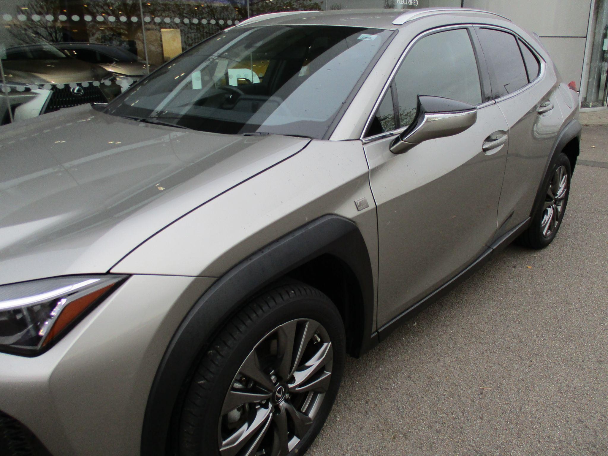 Lexus UX Image 40