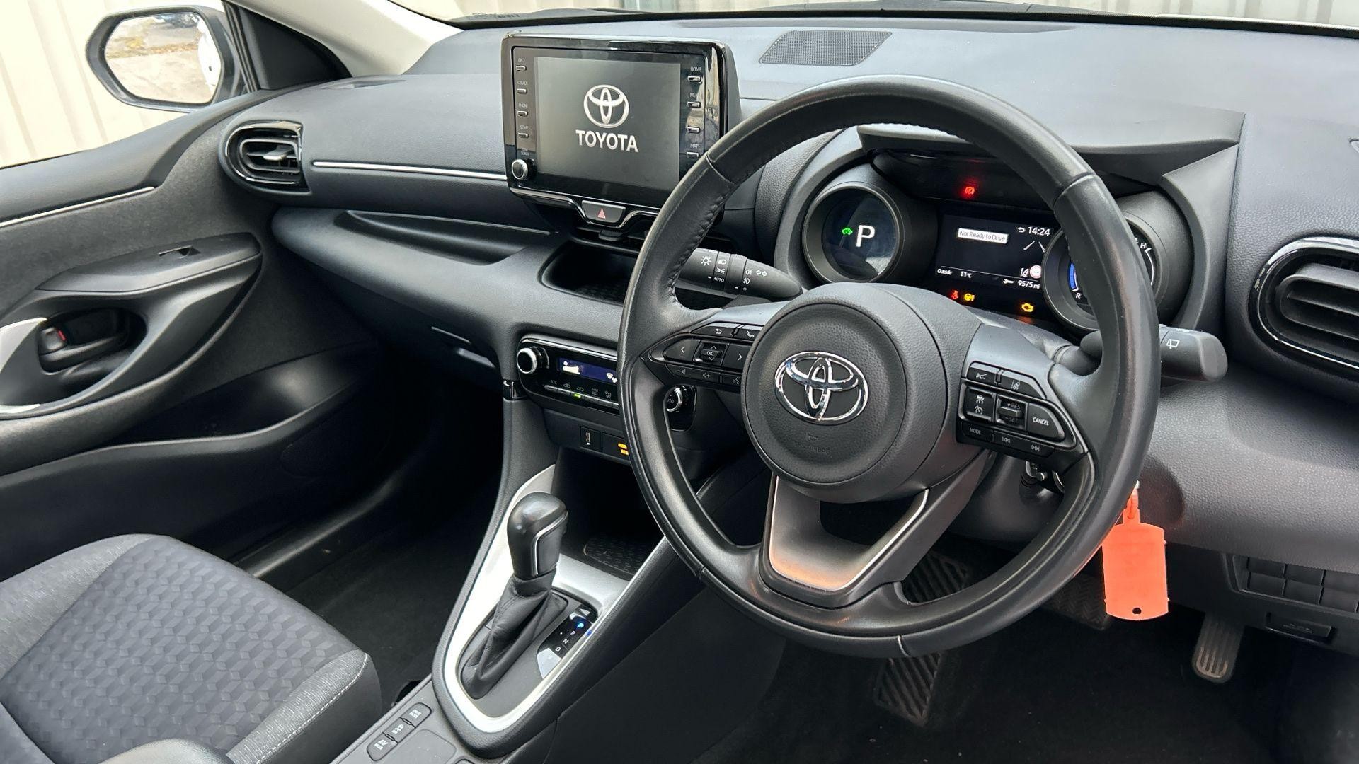 Toyota Yaris Image 12