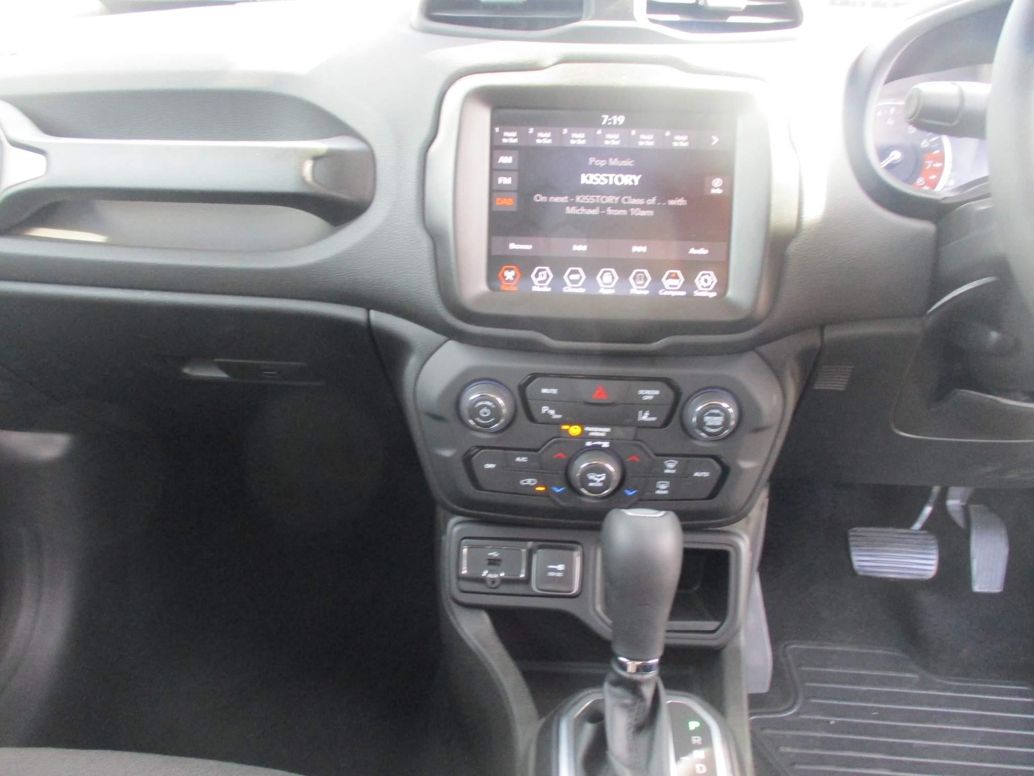 Jeep Renegade Image 14