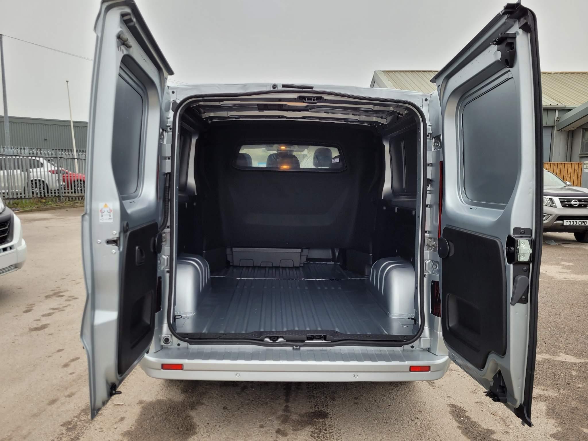 Renault Trafic Image 8