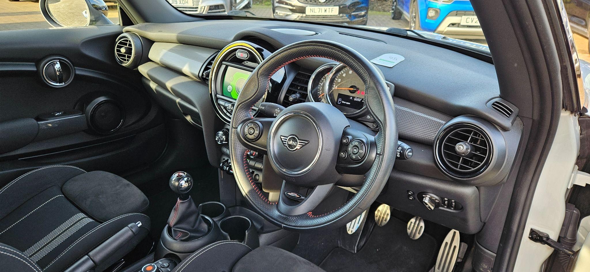 MINI Hatch Image 11