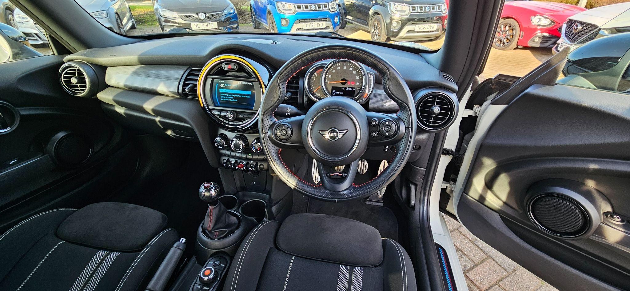 MINI Hatch Image 12