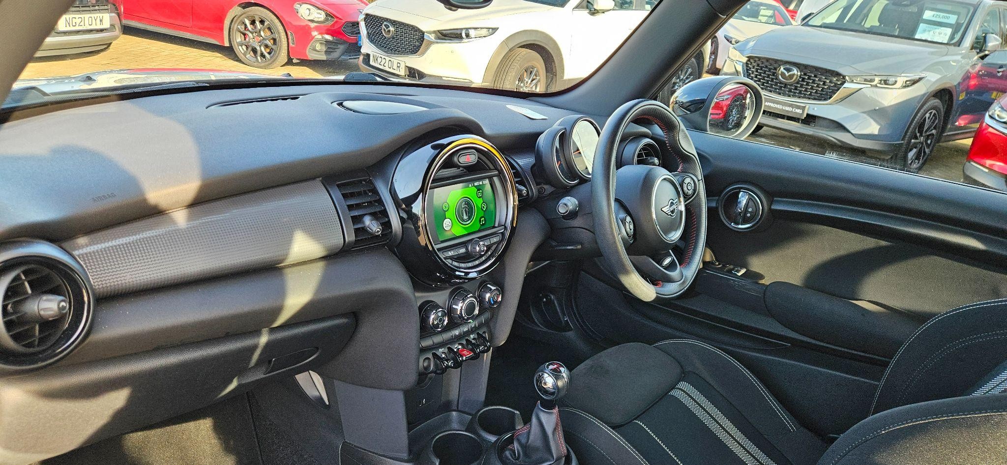 MINI Hatch Image 14