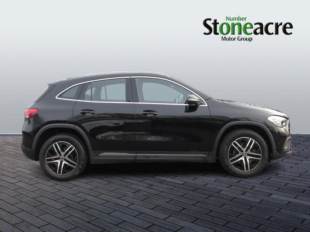 Mercedes-Benz GLA Image 2