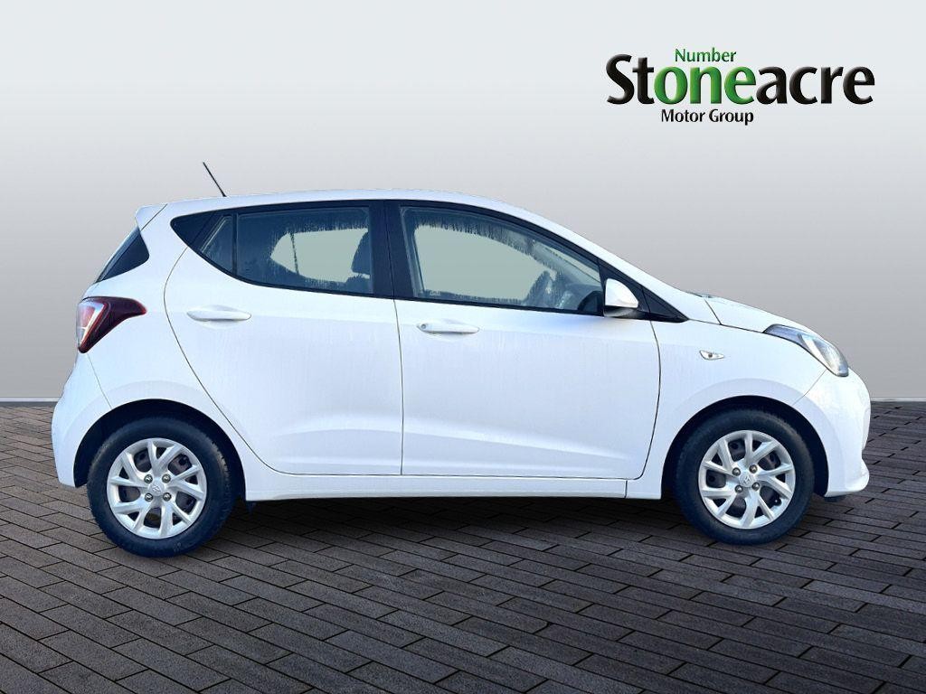 Hyundai i10 Image 2