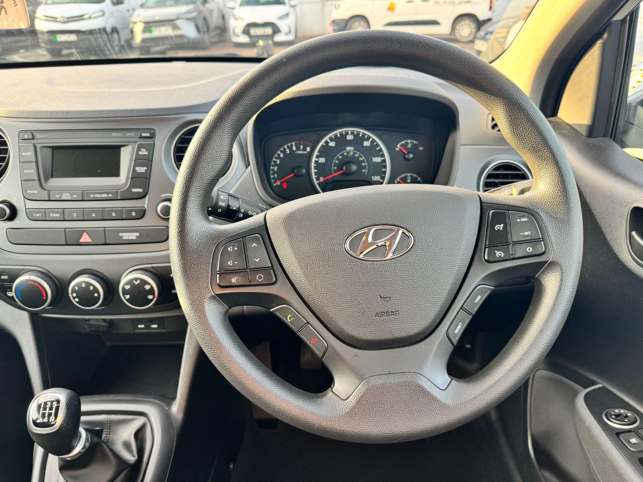 Hyundai i10 Image 18