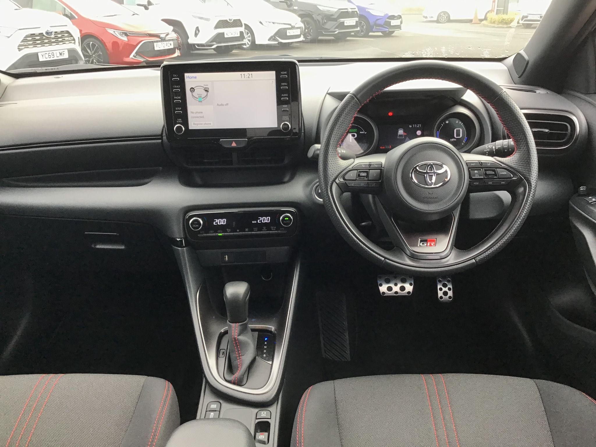 Toyota Yaris Image 14