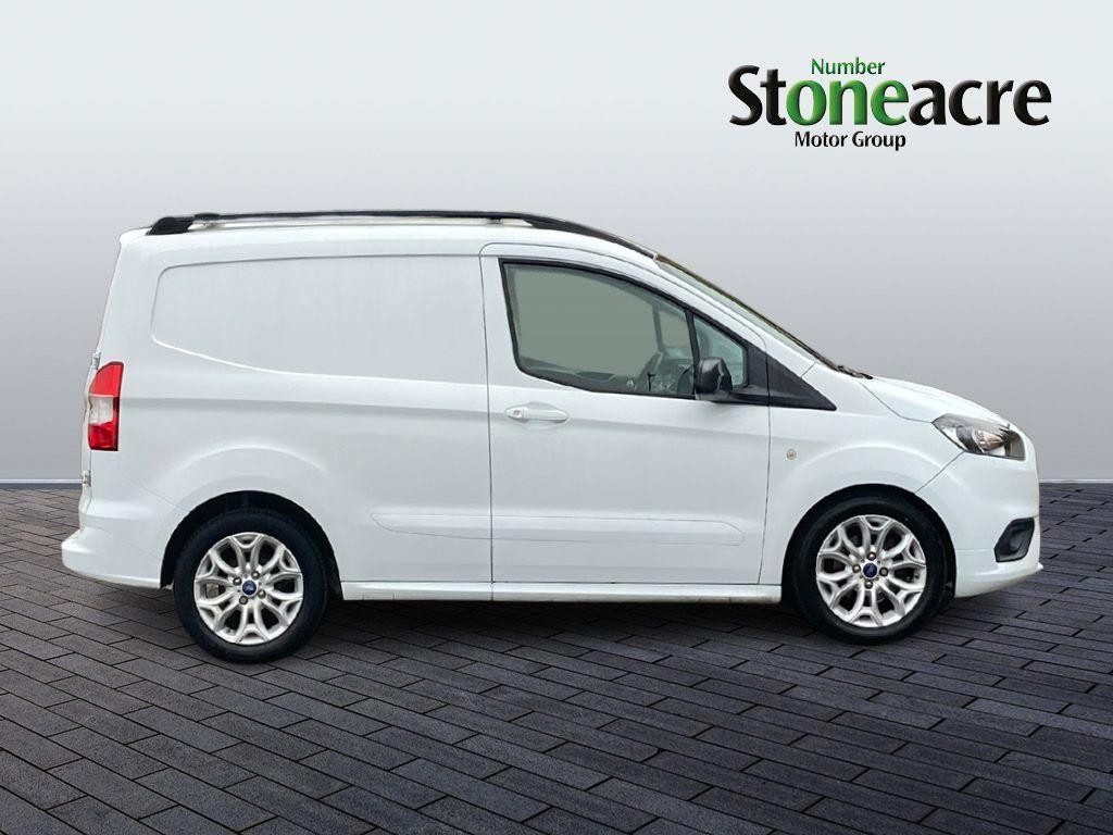 Ford Transit Courier Image 7