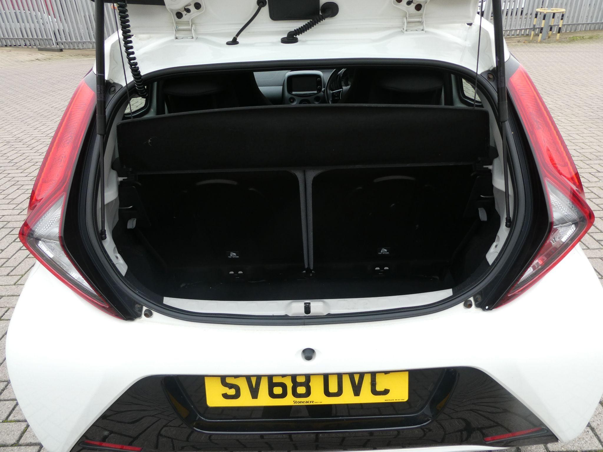 Toyota Aygo Image 10